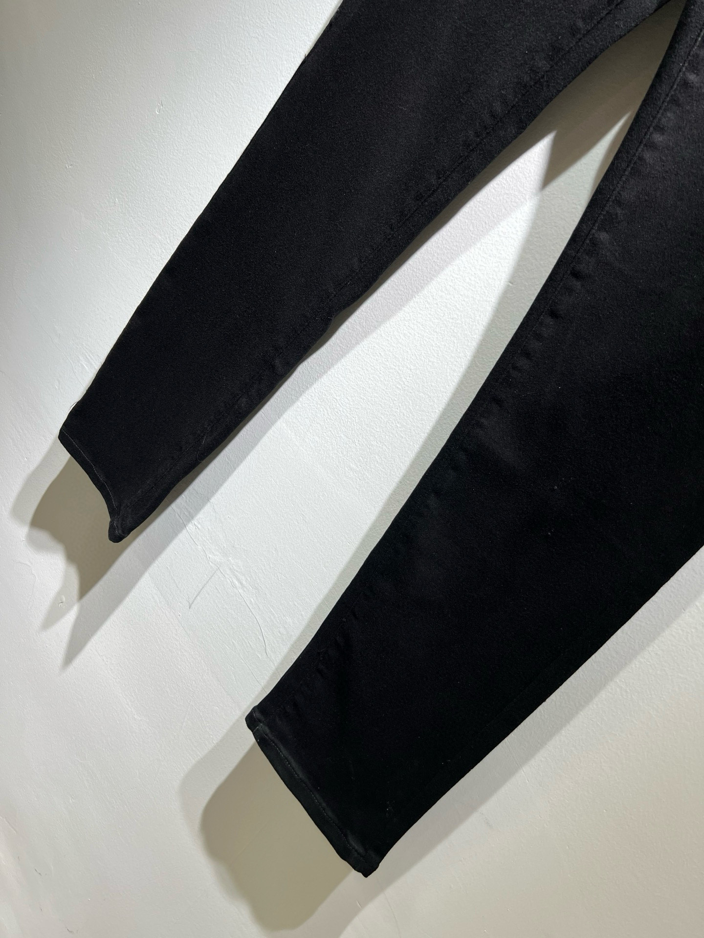 PRA*DA 普拉达 2025秋冬新品发售！牛仔高级百搭实用主义不哗众取宠！港澳台地区限定款！！立体裁剪