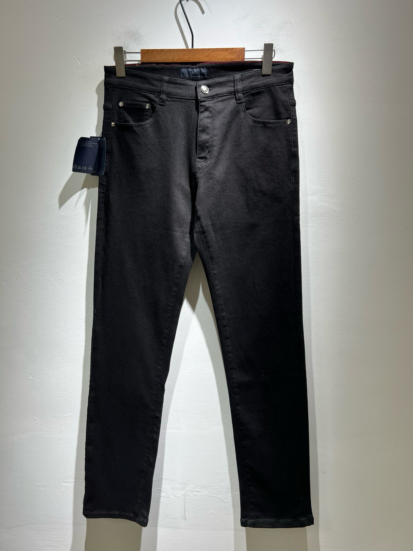 PRA*DA 普拉达 2025秋冬新品发售！牛仔高级百搭实用主义不哗众取宠！港澳台地区限定款！！立体裁剪