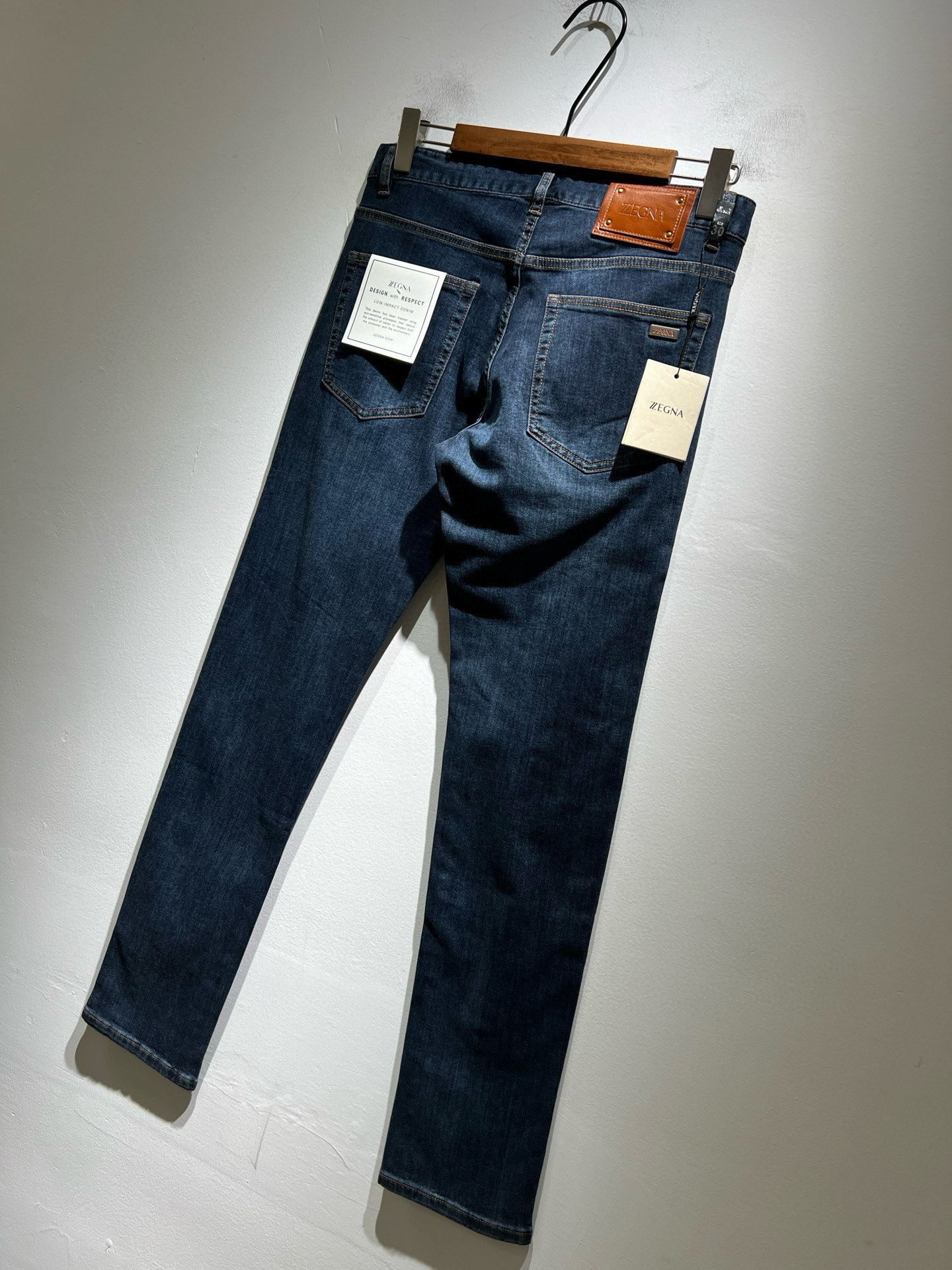 Zegna 杰尼亚 2025秋冬新款男士休闲牛仔裤，压轴的渠道货出现了！！柜台同步销售！ 毫不夸张的说，