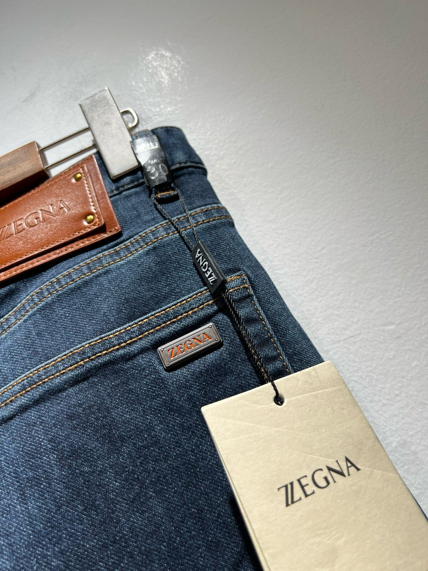 Zegna 杰尼亚 2025秋冬新款男士休闲牛仔裤，压轴的渠道货出现了！！柜台同步销售！ 毫不夸张的说，