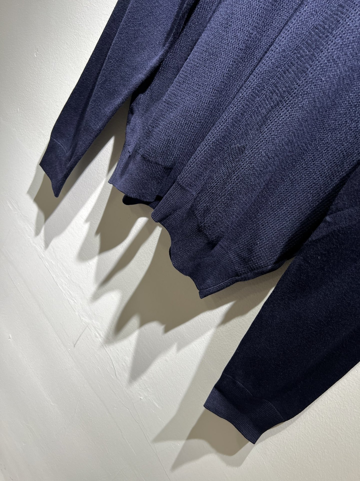 Loro Piana诺悠翩雅 2025秋冬男士最新的贸易订单针织羊毛衫，全品相！！上身舒适透气，不僵硬，