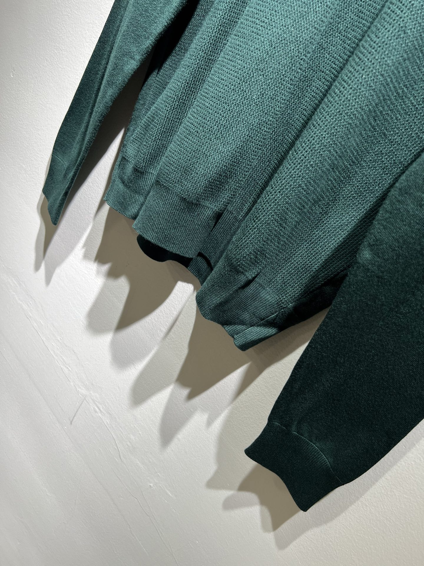 Loro Piana诺悠翩雅 2025秋冬男士最新的贸易订单针织羊毛衫，全品相！！上身舒适透气，不僵硬，