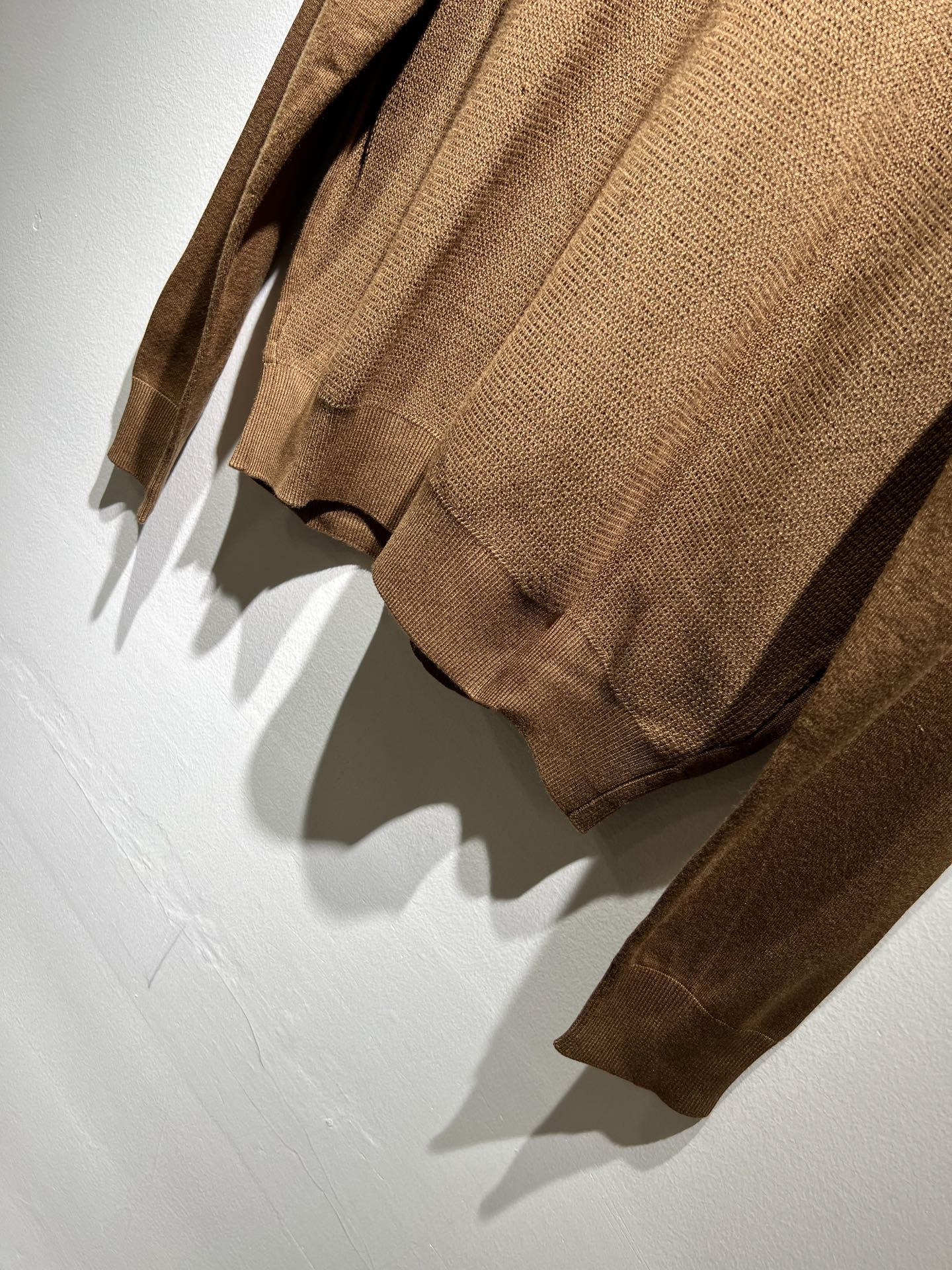 Loro Piana诺悠翩雅 2025秋冬男士最新的贸易订单针织羊毛衫，全品相！！上身舒适透气，不僵硬，