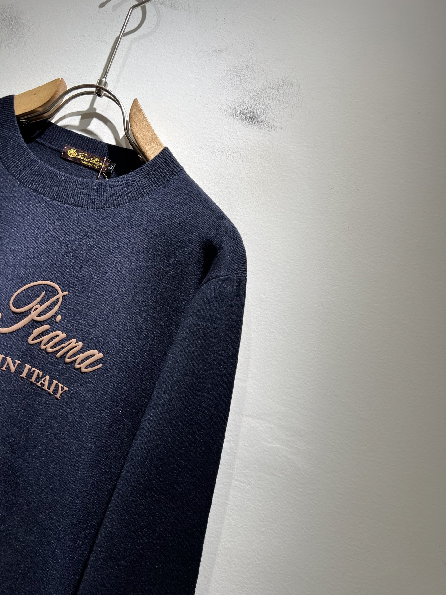 Loro Piana诺悠翩雅 2025秋冬男士最新的贸易订单针织羊毛衫，全品相！！上身舒适透气，不僵硬，