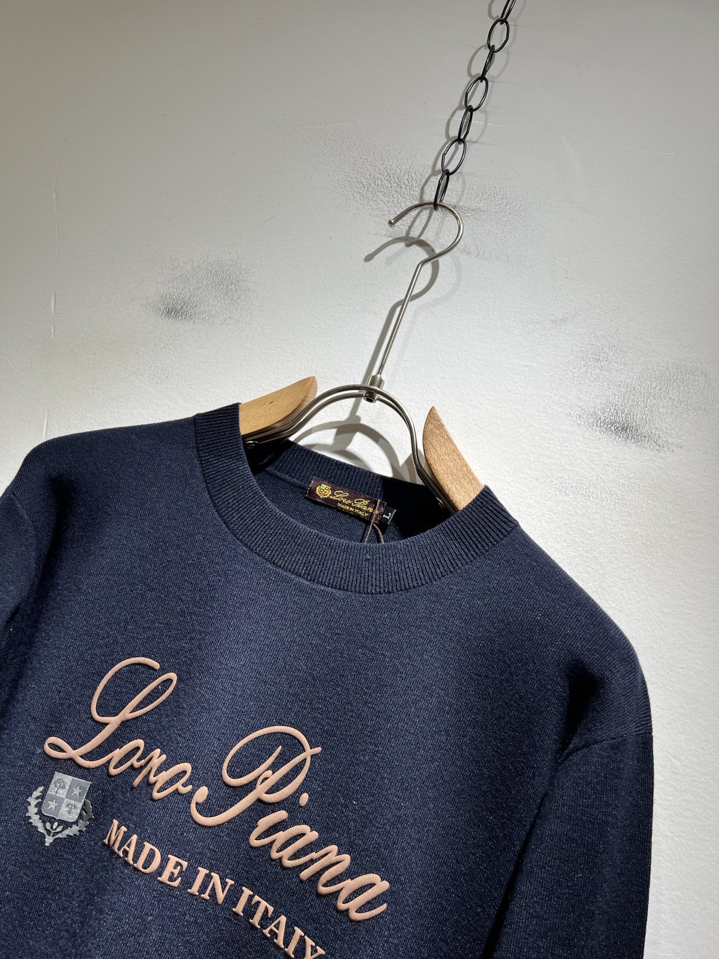 Loro Piana诺悠翩雅 2025秋冬男士最新的贸易订单针织羊毛衫，全品相！！上身舒适透气，不僵硬，