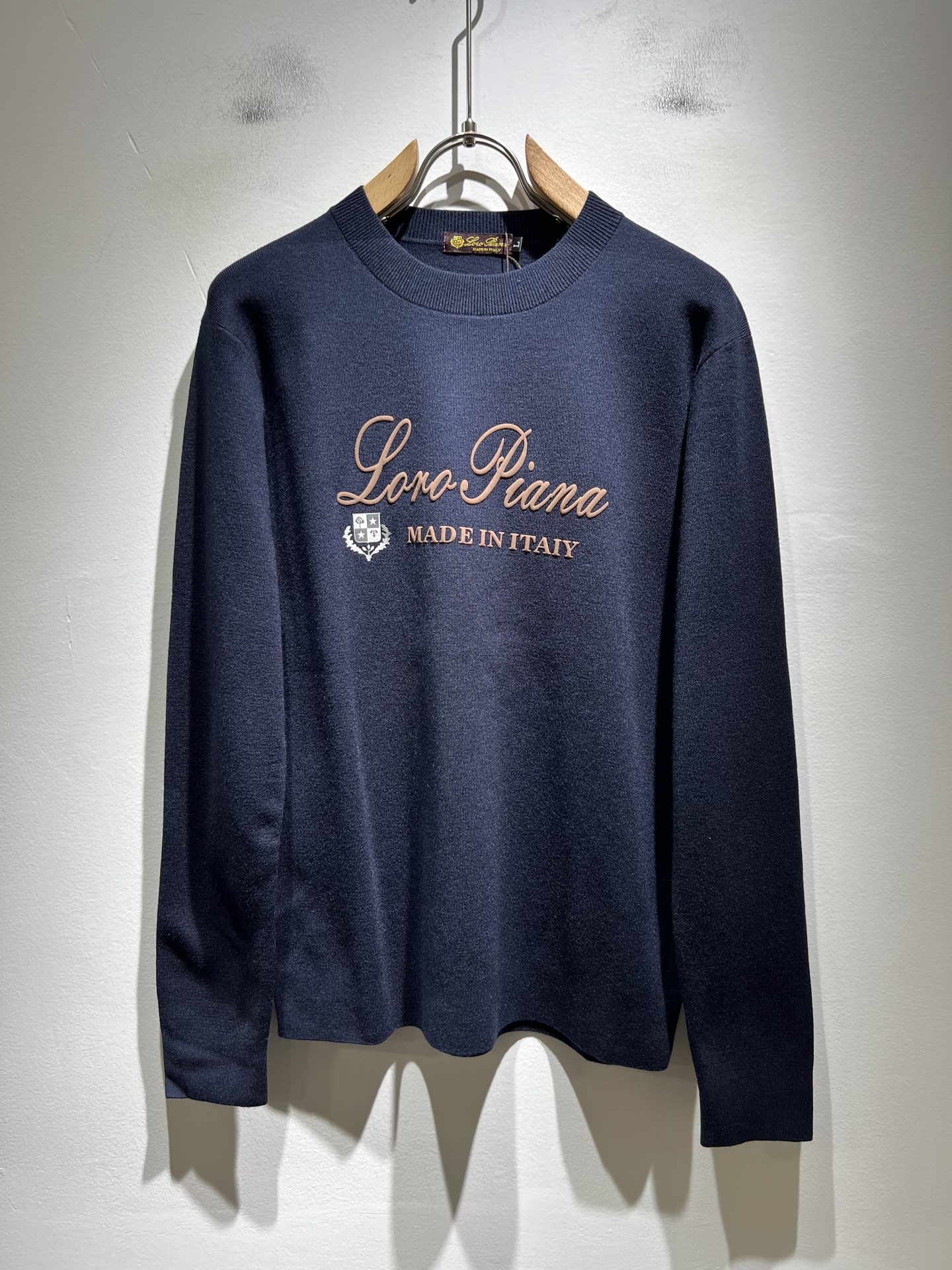 Loro Piana诺悠翩雅 2025秋冬男士最新的贸易订单针织羊毛衫，全品相！！上身舒适透气，不僵硬，