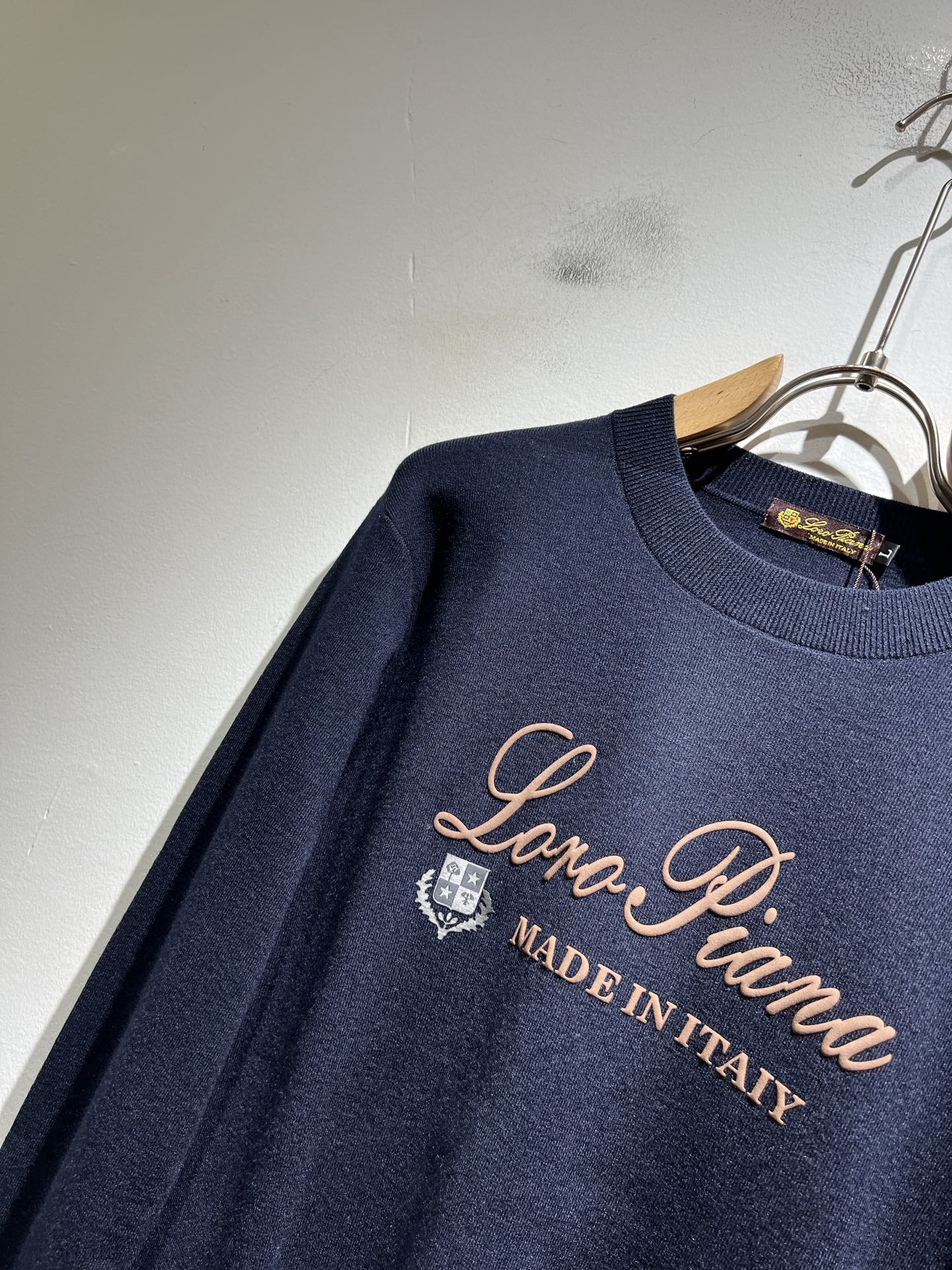 Loro Piana诺悠翩雅 2025秋冬男士最新的贸易订单针织羊毛衫，全品相！！上身舒适透气，不僵硬，