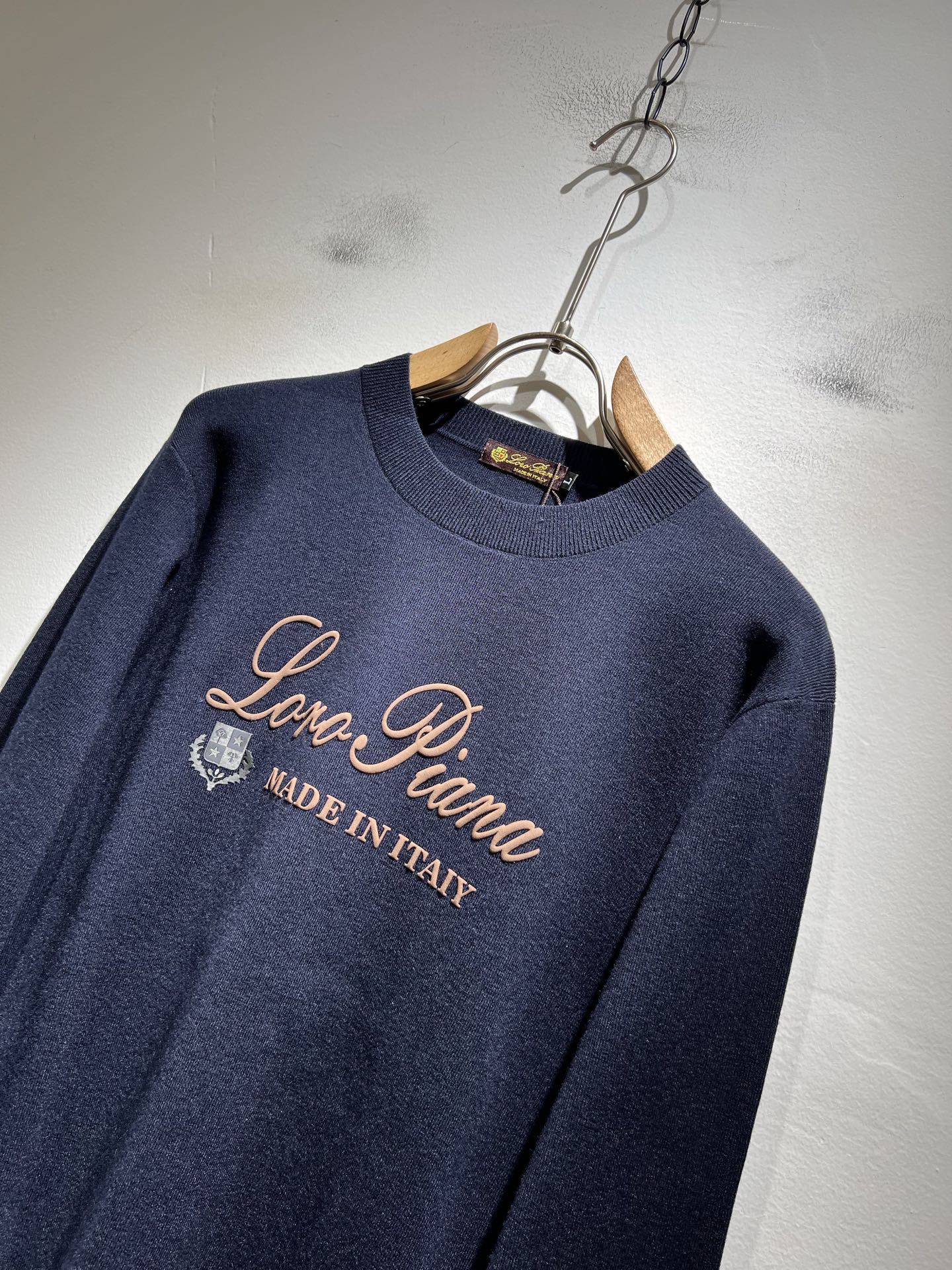 Loro Piana诺悠翩雅 2025秋冬男士最新的贸易订单针织羊毛衫，全品相！！上身舒适透气，不僵硬，