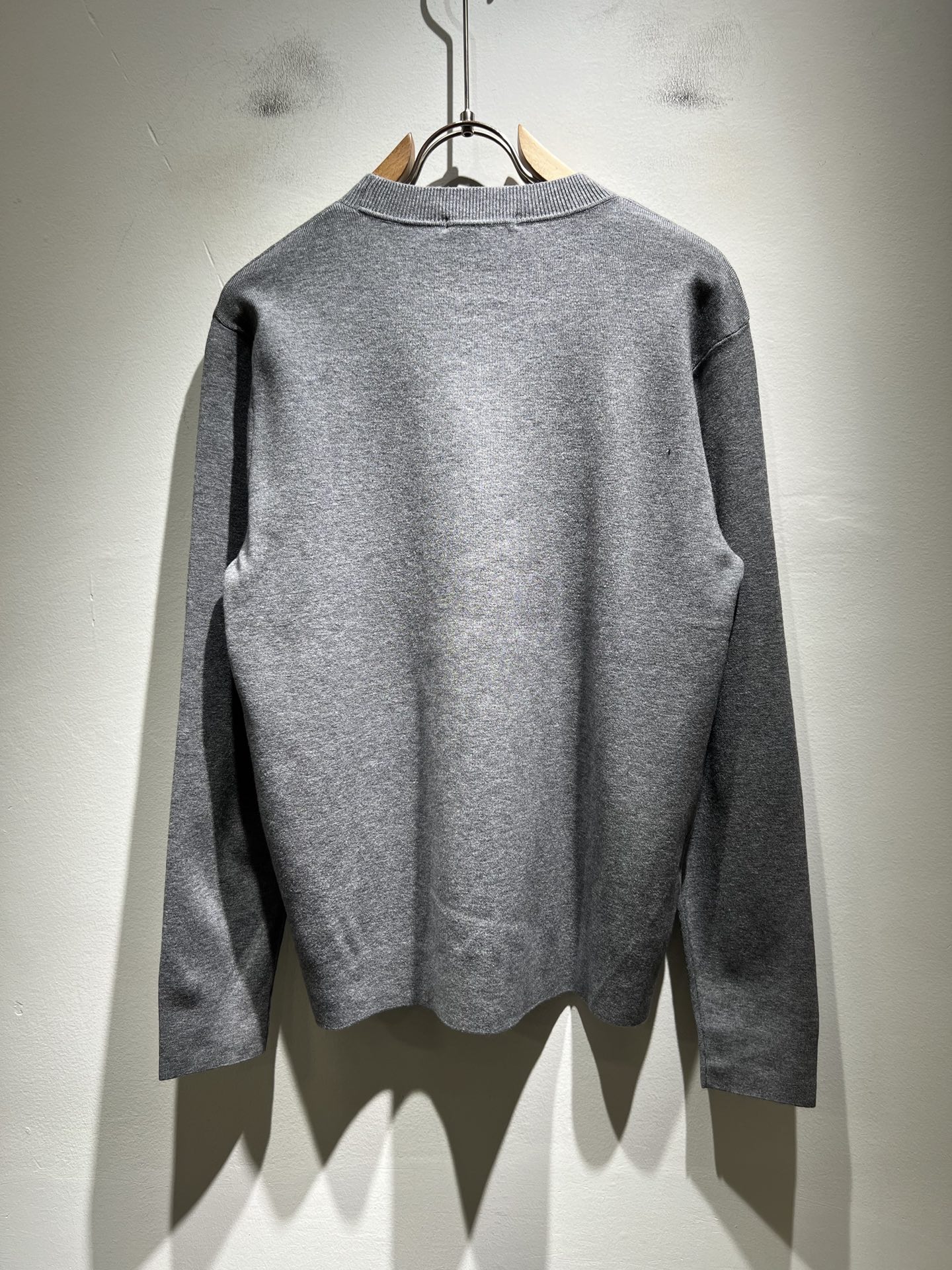 Loro Piana诺悠翩雅 2025秋冬男士最新的贸易订单针织羊毛衫，全品相！！上身舒适透气，不僵硬，