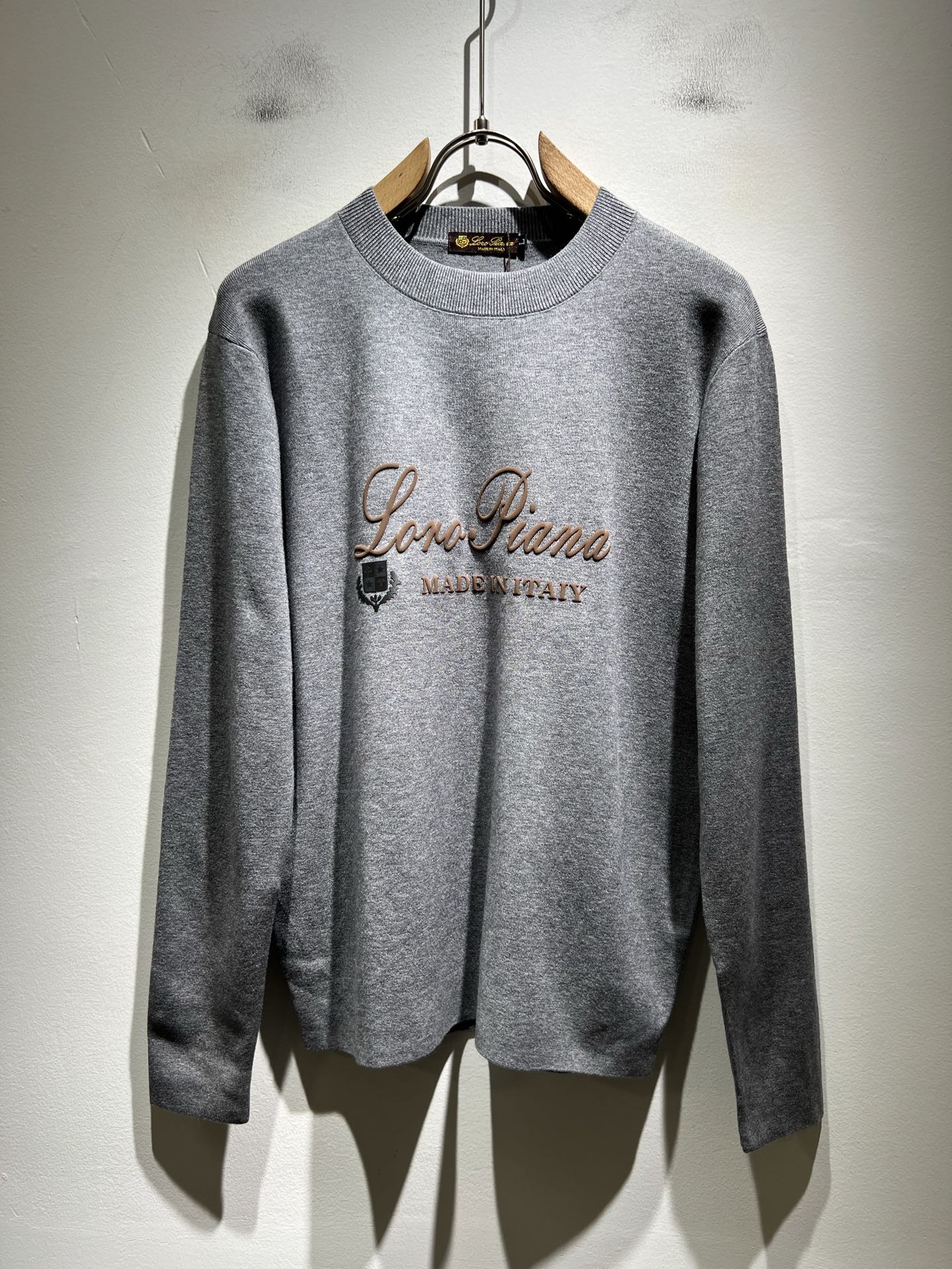 Loro Piana诺悠翩雅 2025秋冬男士最新的贸易订单针织羊毛衫，全品相！！上身舒适透气，不僵硬，