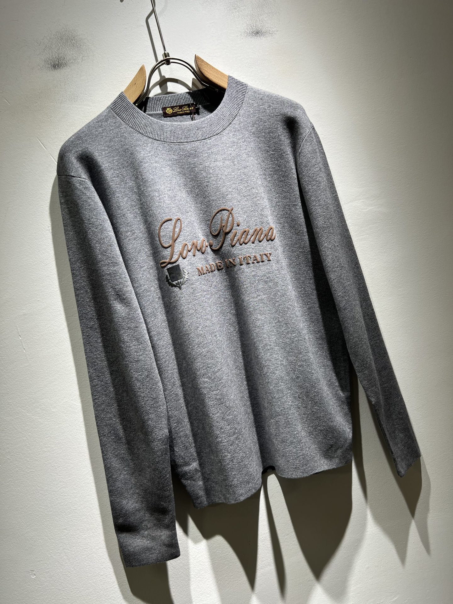 Loro Piana诺悠翩雅 2025秋冬男士最新的贸易订单针织羊毛衫，全品相！！上身舒适透气，不僵硬，