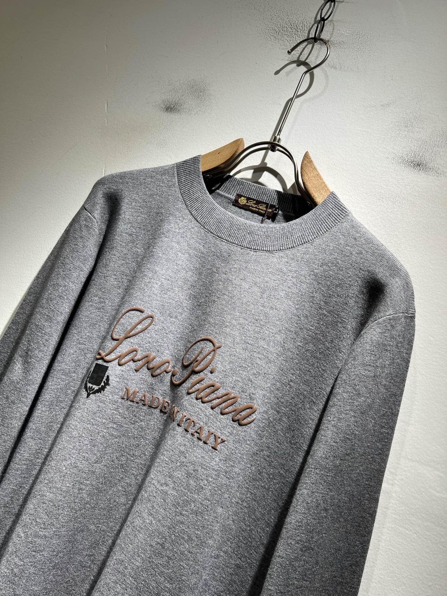 Loro Piana诺悠翩雅 2025秋冬男士最新的贸易订单针织羊毛衫，全品相！！上身舒适透气，不僵硬，