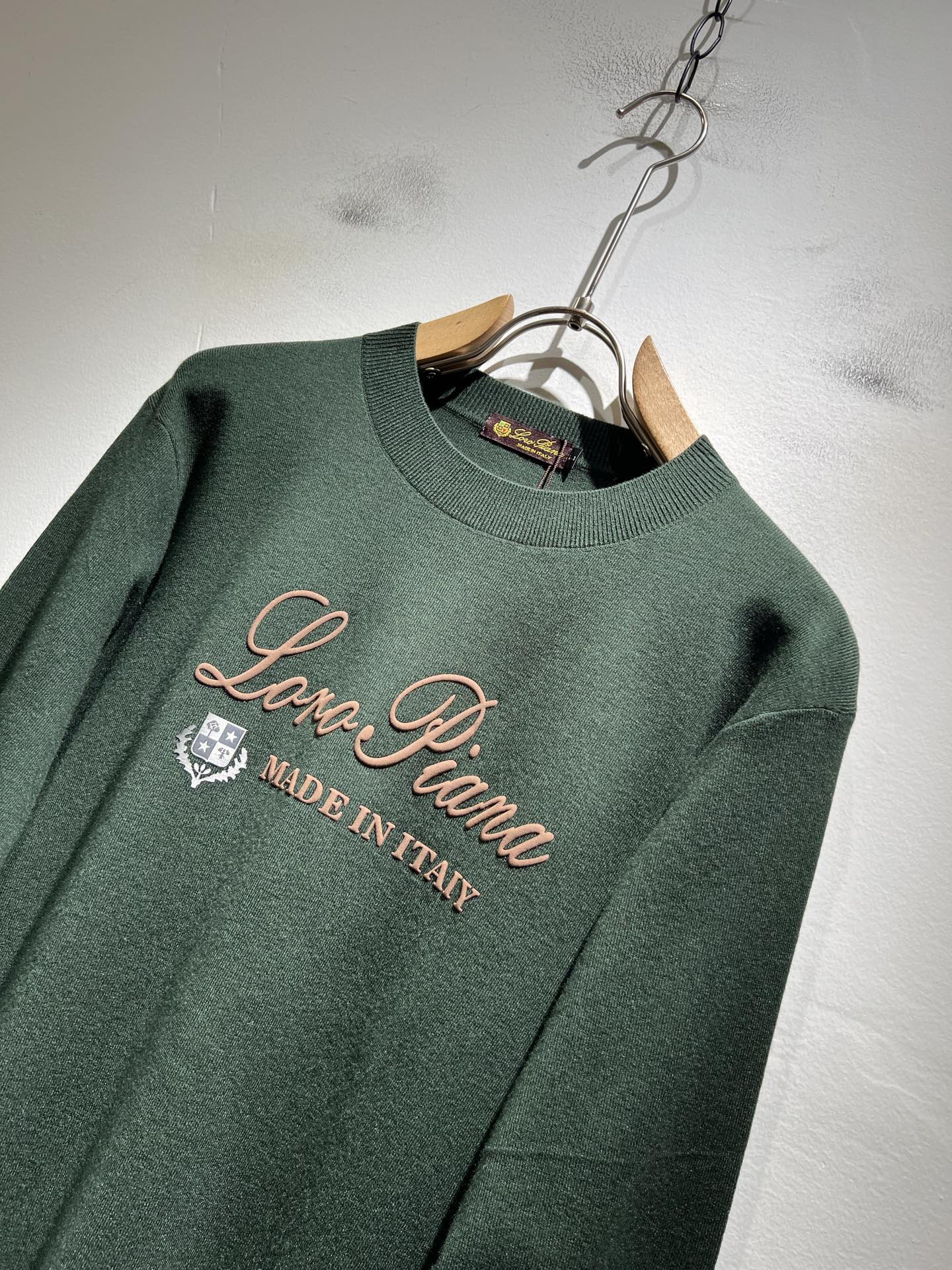 Loro Piana诺悠翩雅 2025秋冬男士最新的贸易订单针织羊毛衫，全品相！！上身舒适透气，不僵硬，