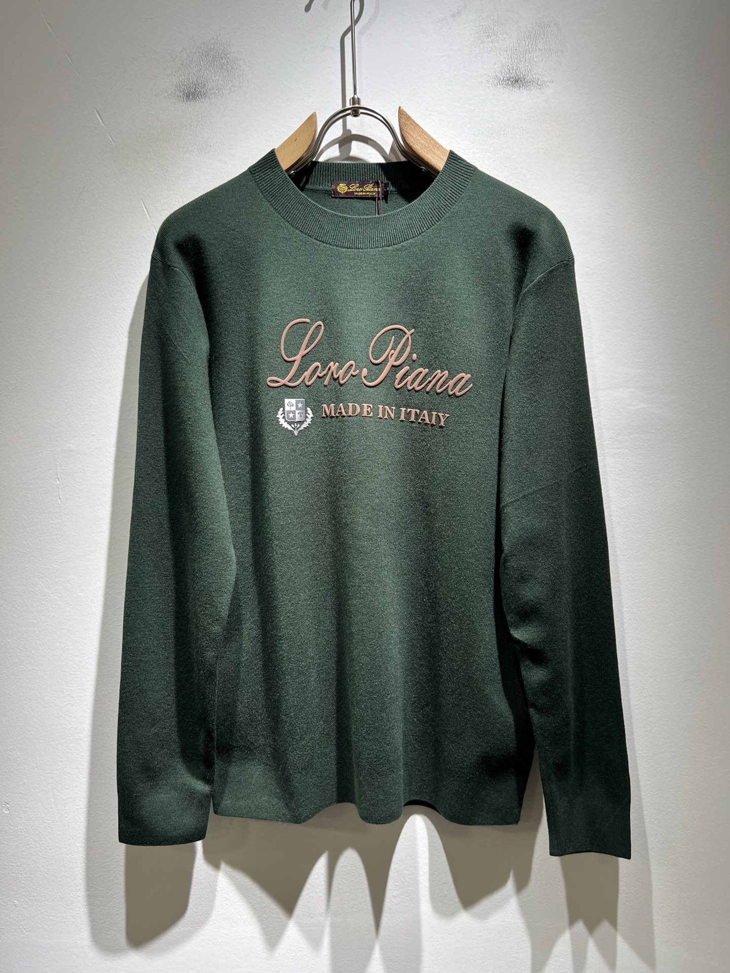 Loro Piana诺悠翩雅 2025秋冬男士最新的贸易订单针织羊毛衫，全品相！！上身舒适透气，不僵硬，