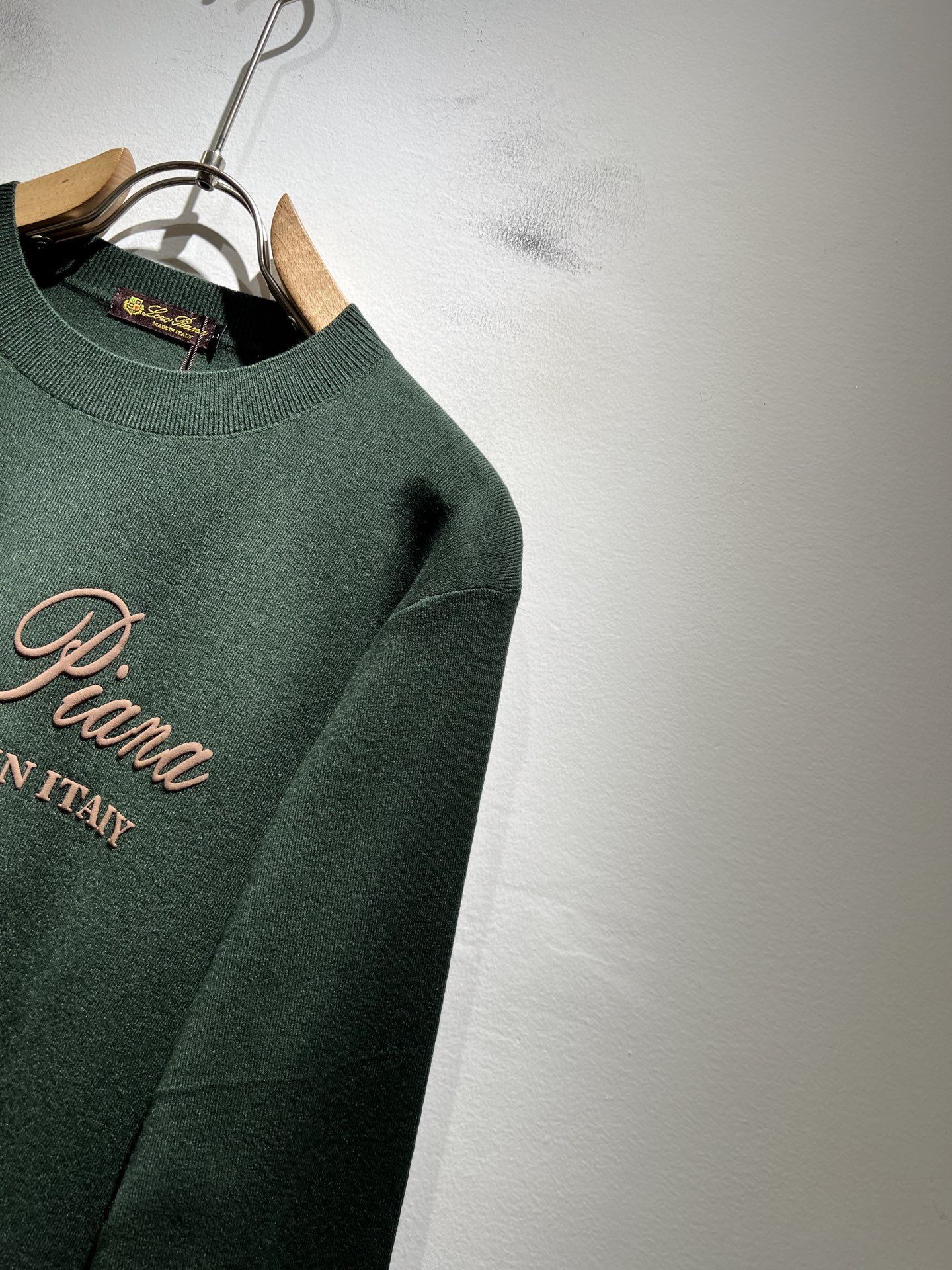 Loro Piana诺悠翩雅 2025秋冬男士最新的贸易订单针织羊毛衫，全品相！！上身舒适透气，不僵硬，