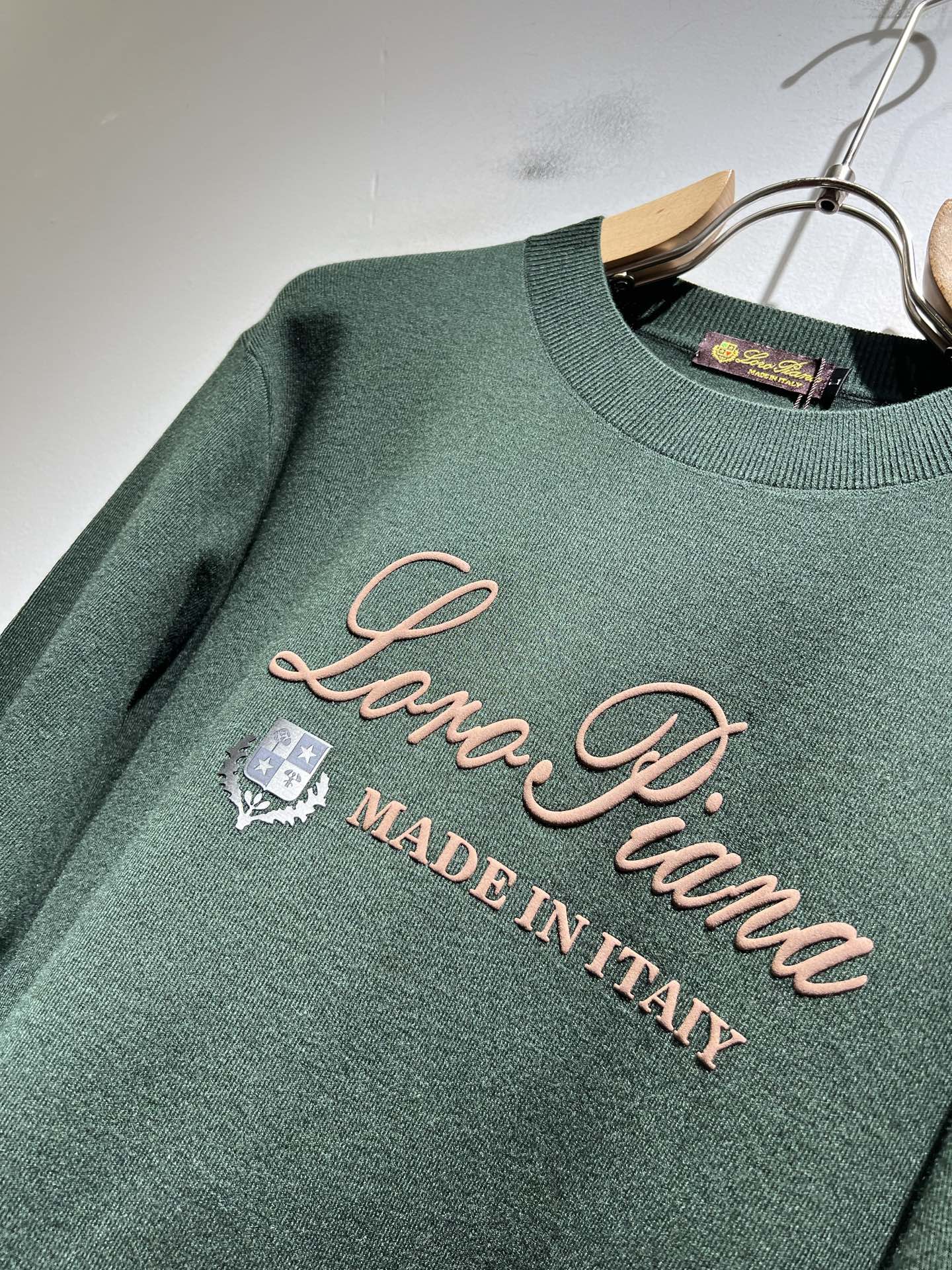 Loro Piana诺悠翩雅 2025秋冬男士最新的贸易订单针织羊毛衫，全品相！！上身舒适透气，不僵硬，