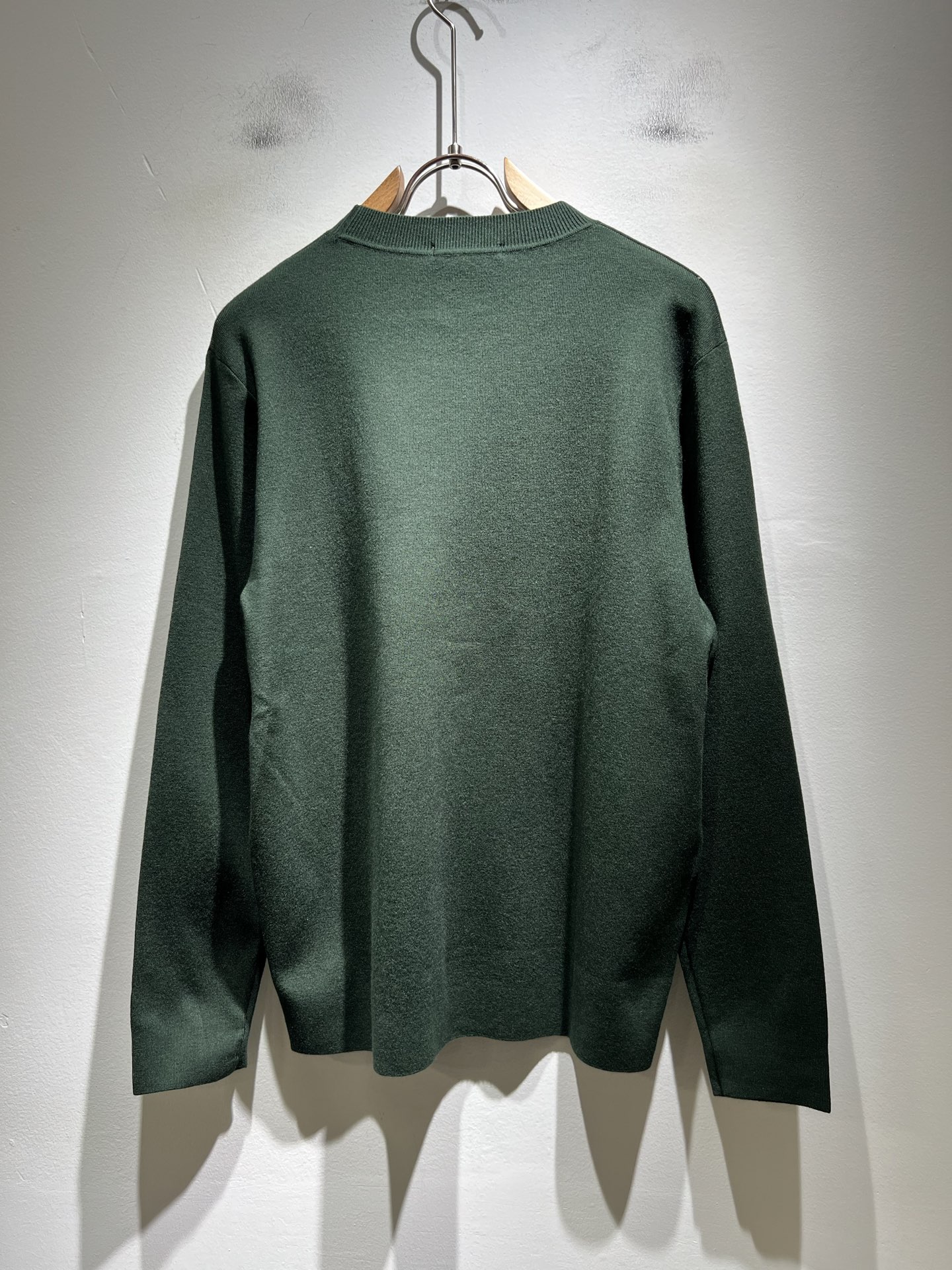 Loro Piana诺悠翩雅 2025秋冬男士最新的贸易订单针织羊毛衫，全品相！！上身舒适透气，不僵硬，