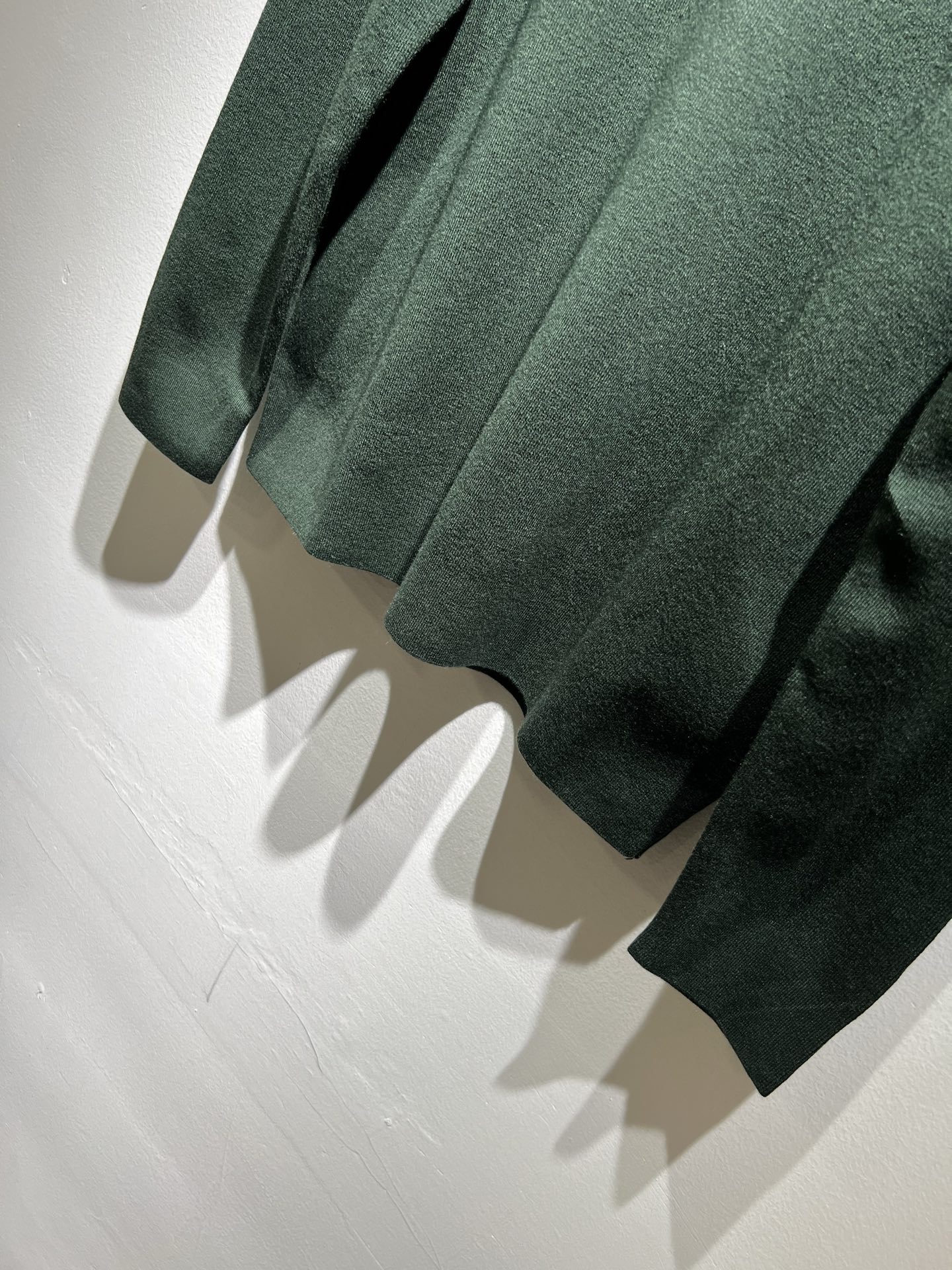 Loro Piana诺悠翩雅 2025秋冬男士最新的贸易订单针织羊毛衫，全品相！！上身舒适透气，不僵硬，