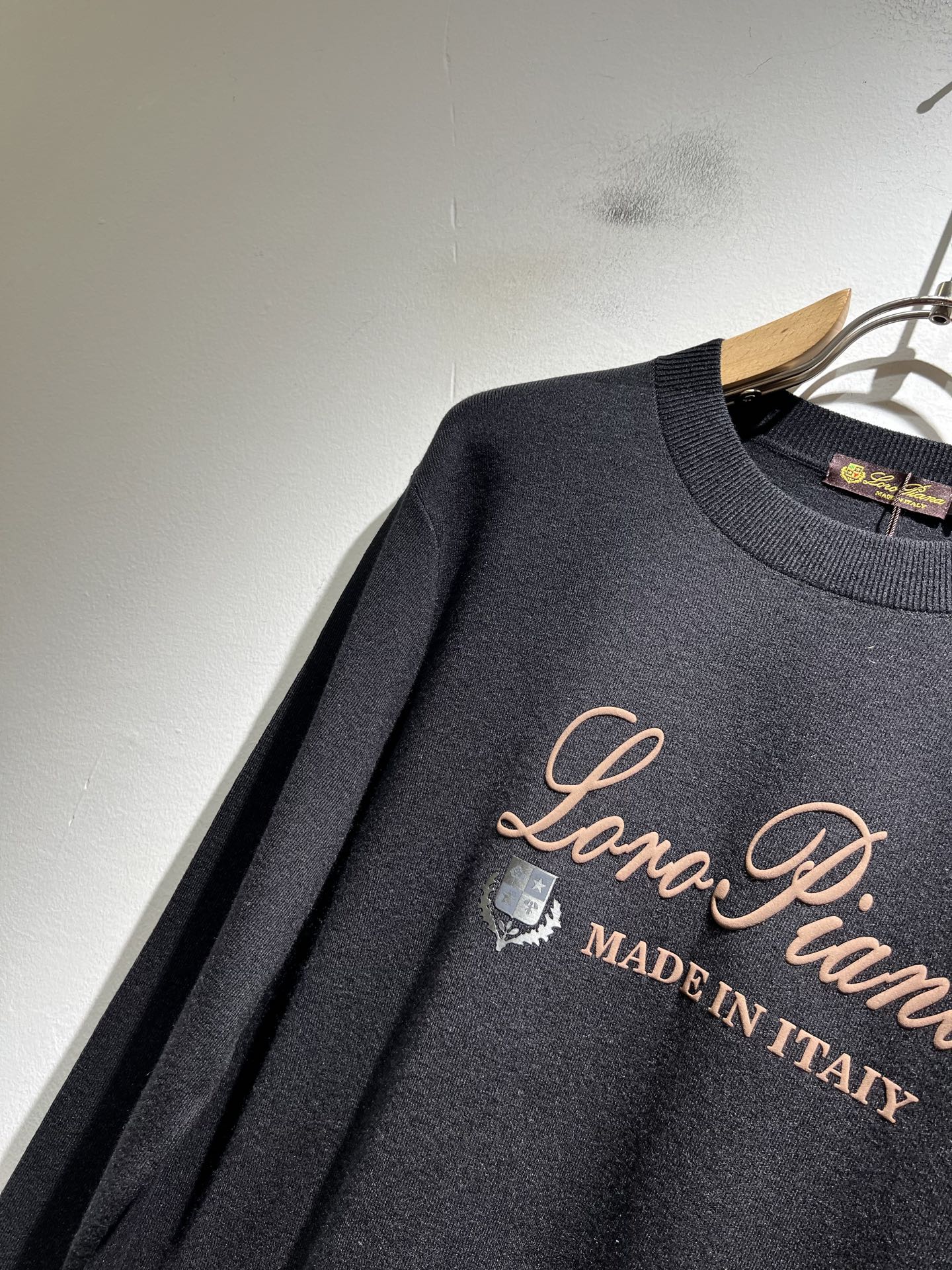 Loro Piana诺悠翩雅 2025秋冬男士最新的贸易订单针织羊毛衫，全品相！！上身舒适透气，不僵硬，