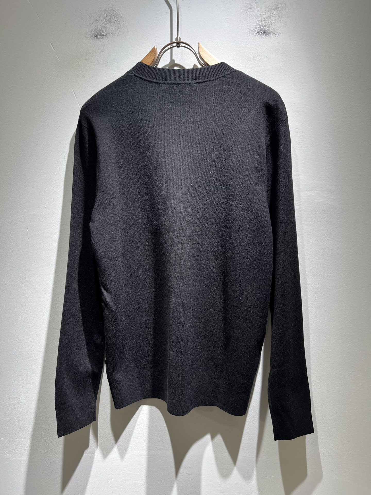 Loro Piana诺悠翩雅 2025秋冬男士最新的贸易订单针织羊毛衫，全品相！！上身舒适透气，不僵硬，