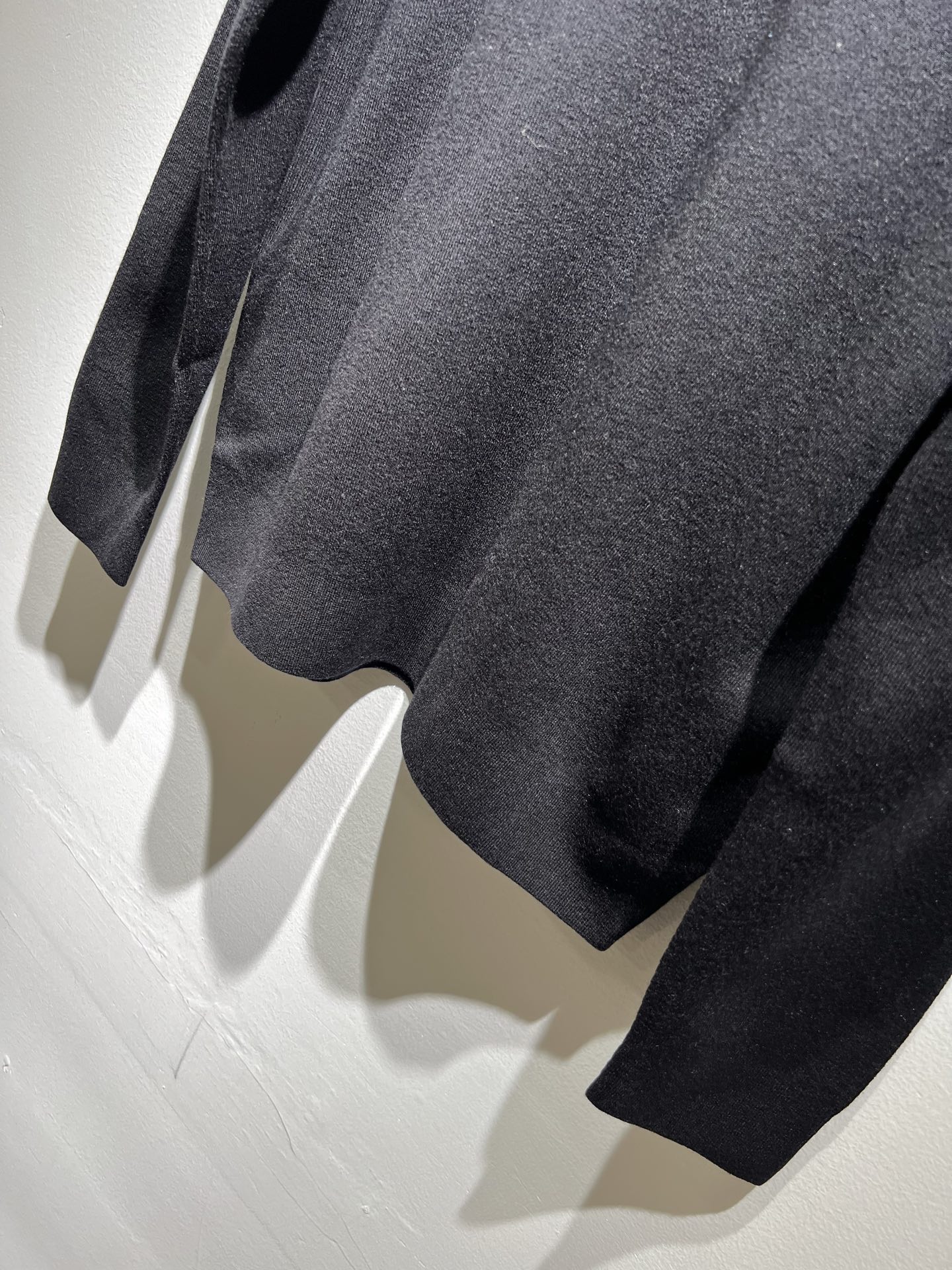 Loro Piana诺悠翩雅 2025秋冬男士最新的贸易订单针织羊毛衫，全品相！！上身舒适透气，不僵硬，