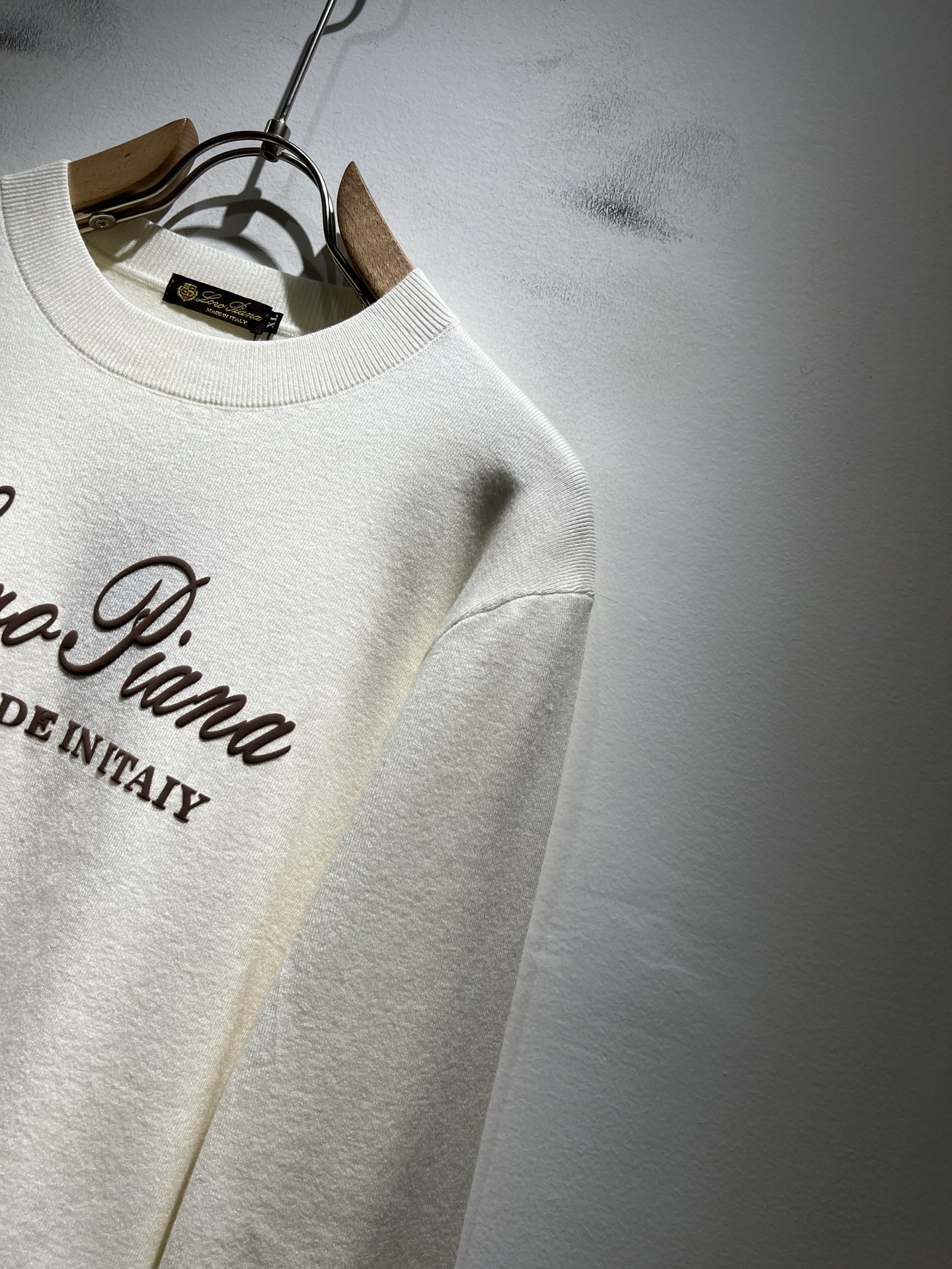 Loro Piana诺悠翩雅 2025秋冬男士最新的贸易订单针织羊毛衫，全品相！！上身舒适透气，不僵硬，