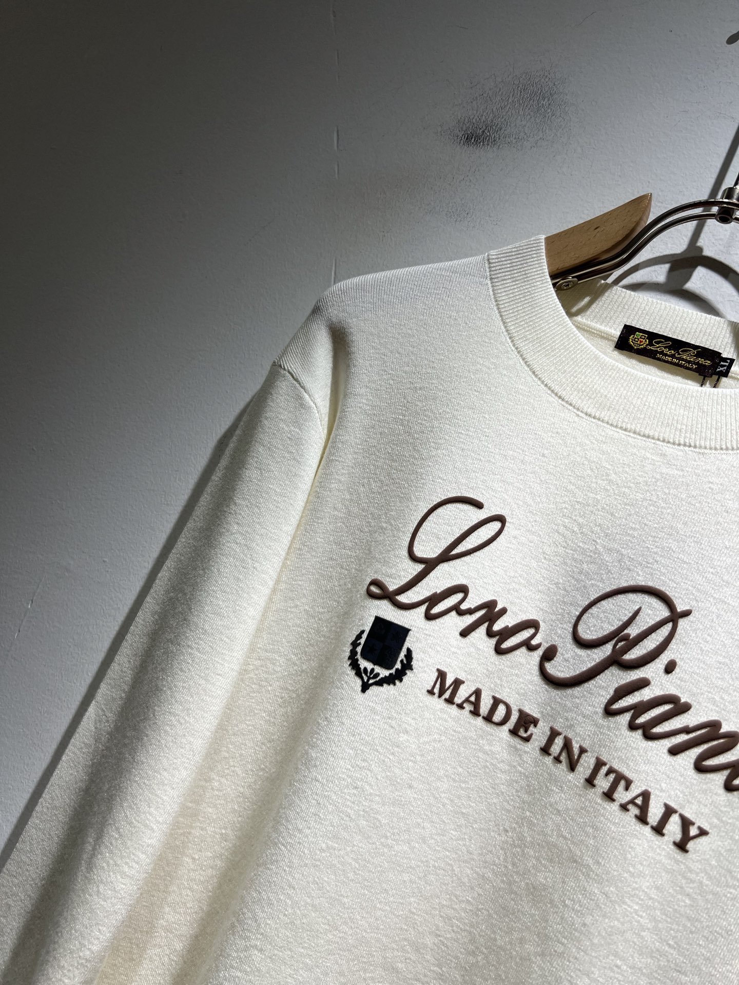 Loro Piana诺悠翩雅 2025秋冬男士最新的贸易订单针织羊毛衫，全品相！！上身舒适透气，不僵硬，