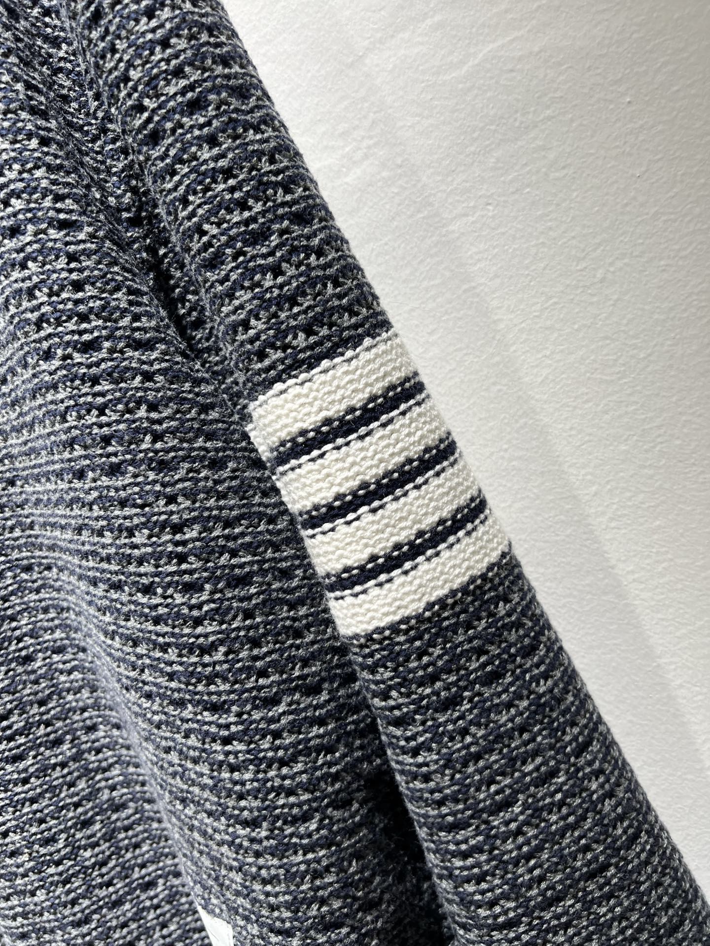 ThomBrow*e汤姆*朗2025秋冬新款男女同款👫针织羊毛衫，今年的专柜新品，男女同款👫超软羊毛面料