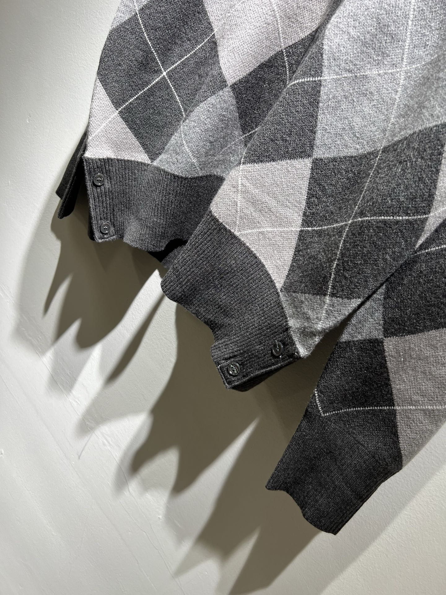 ThomBrow*e汤姆*朗2025秋冬新款男女同款👫针织羊毛开衫，今年的专柜新品，男女同款👫超软羊毛面