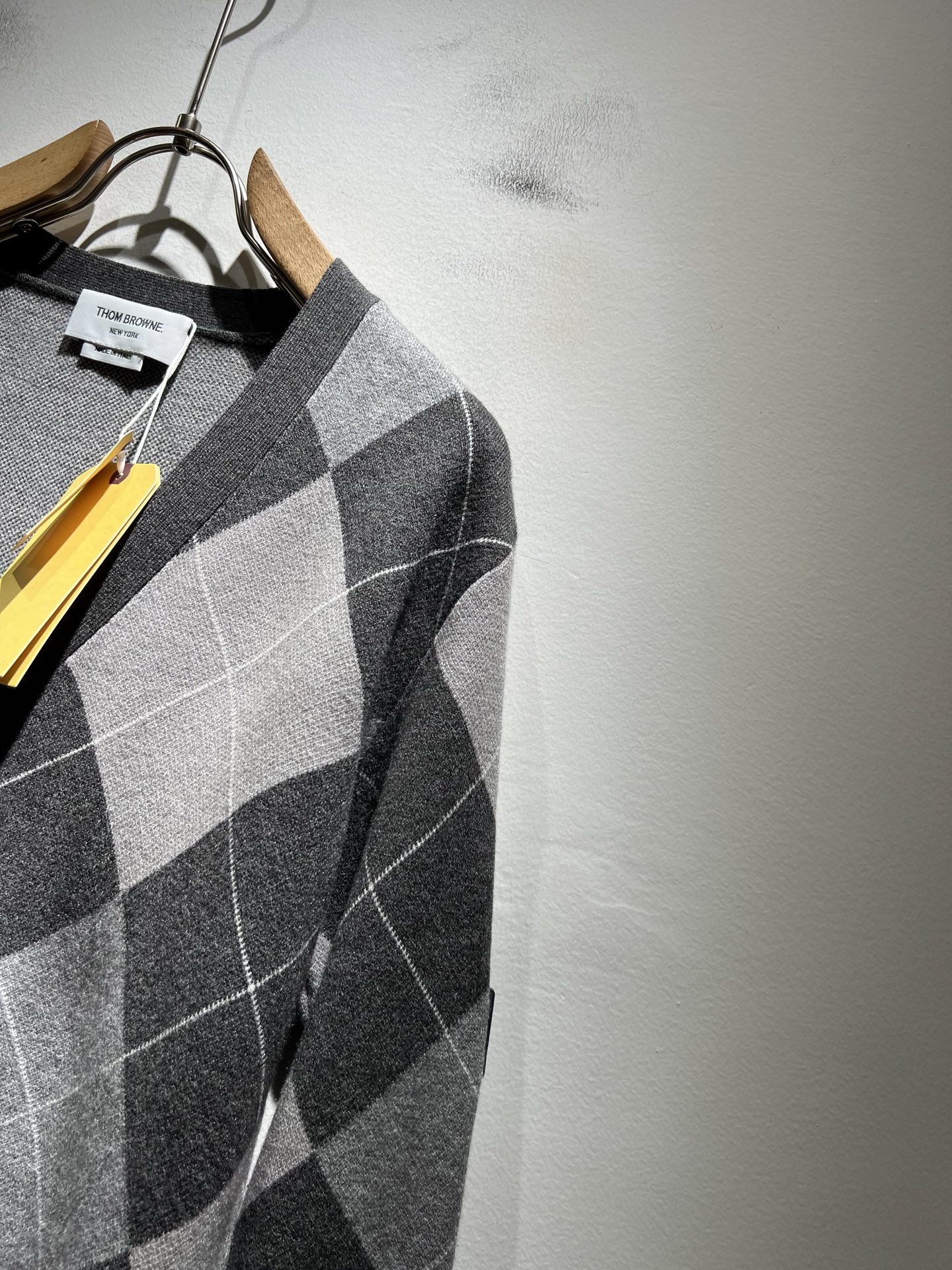 ThomBrow*e汤姆*朗2025秋冬新款男女同款👫针织羊毛开衫，今年的专柜新品，男女同款👫超软羊毛面