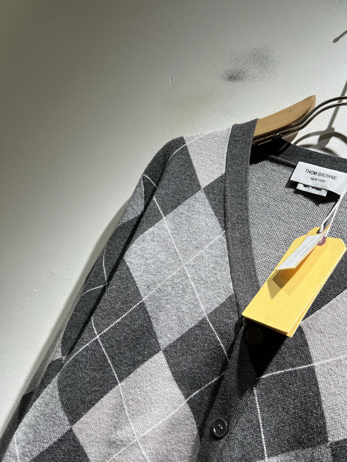 ThomBrow*e汤姆*朗2025秋冬新款男女同款👫针织羊毛开衫，今年的专柜新品，男女同款👫超软羊毛面