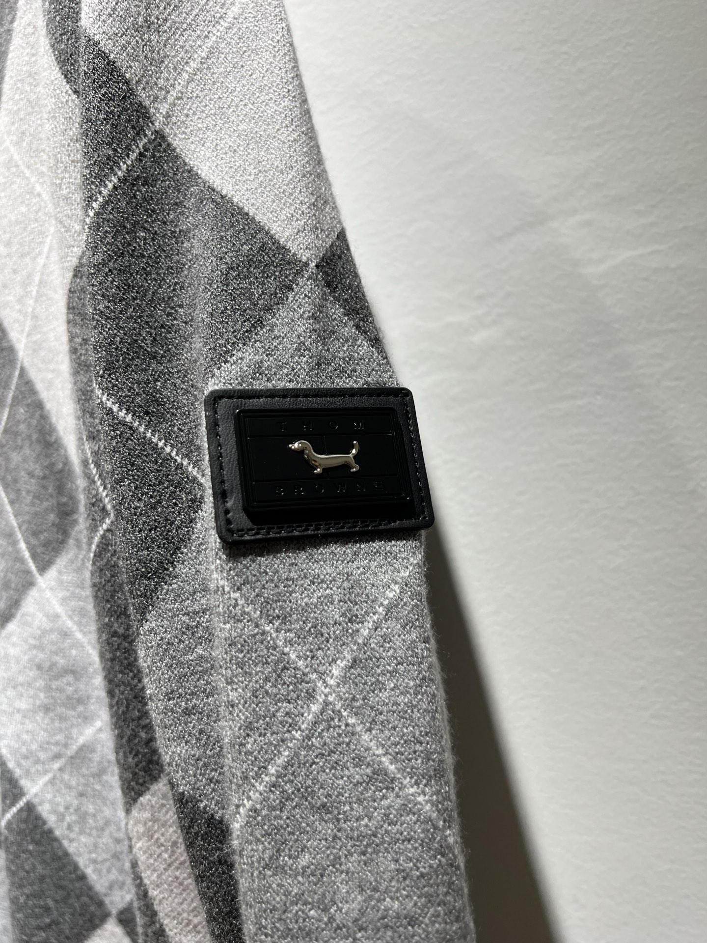 ThomBrow*e汤姆*朗2025秋冬新款男女同款👫针织羊毛开衫，今年的专柜新品，男女同款👫超软羊毛面