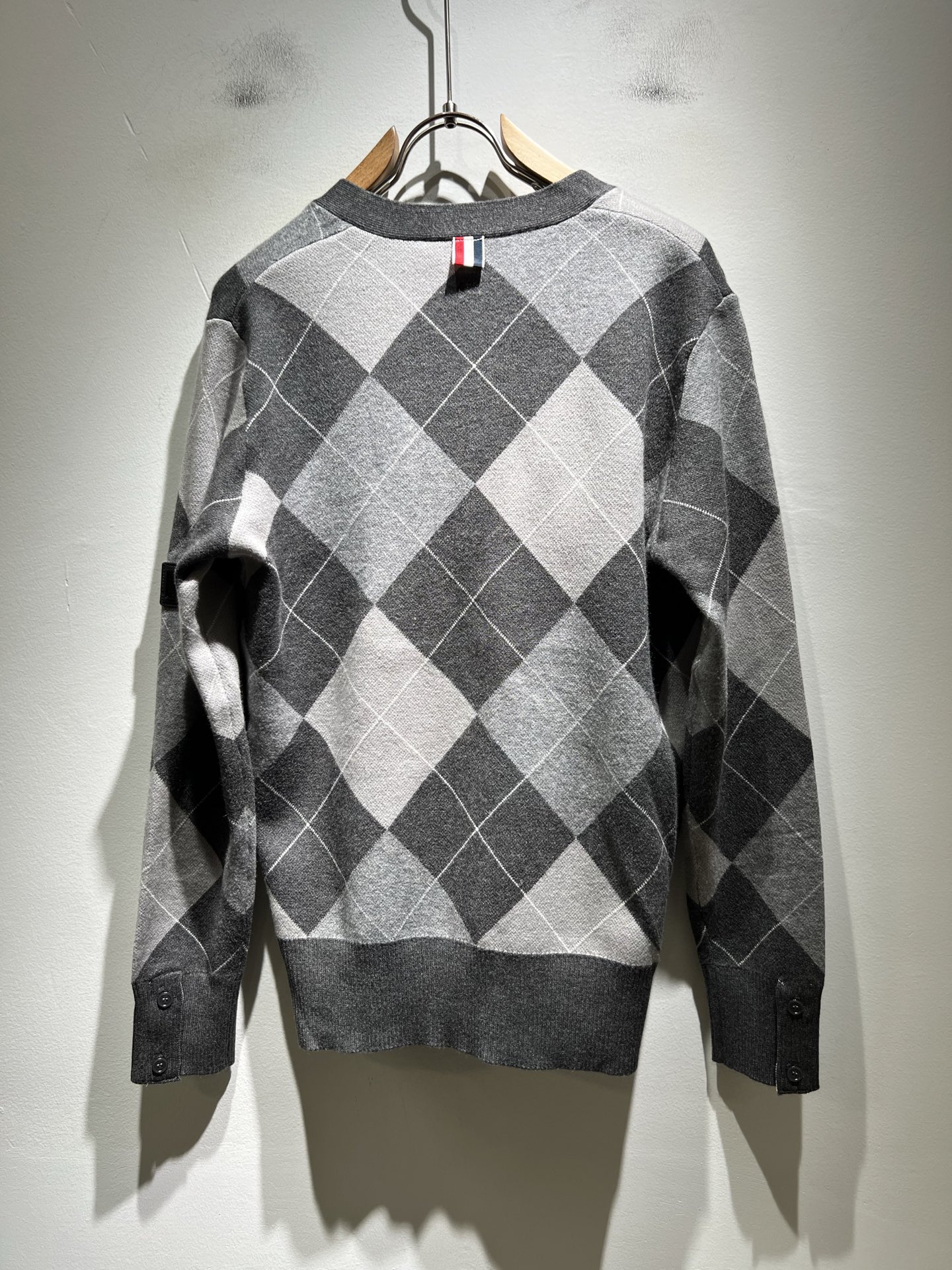 ThomBrow*e汤姆*朗2025秋冬新款男女同款👫针织羊毛开衫，今年的专柜新品，男女同款👫超软羊毛面