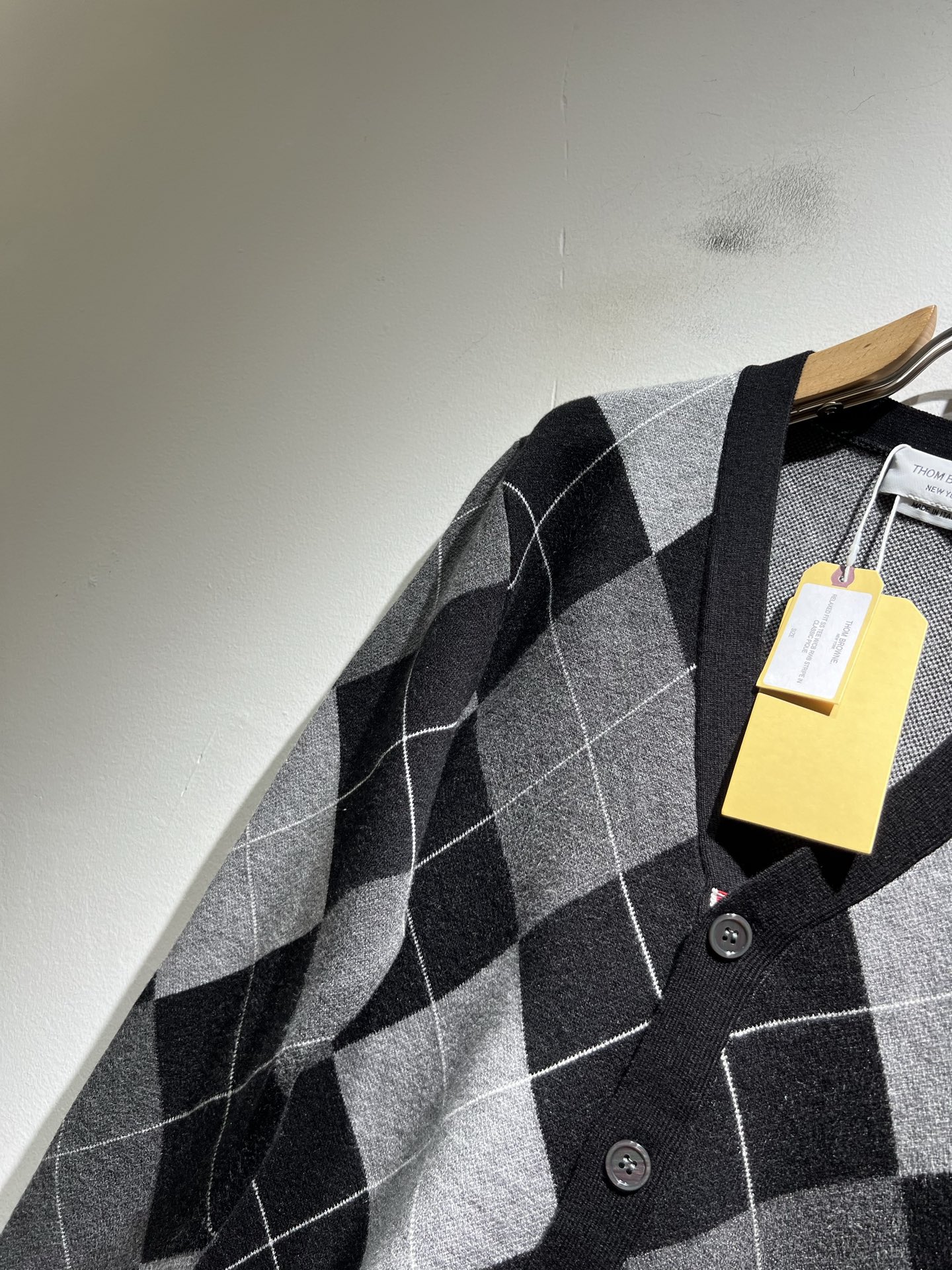 ThomBrow*e汤姆*朗2025秋冬新款男女同款👫针织羊毛开衫，今年的专柜新品，男女同款👫超软羊毛面