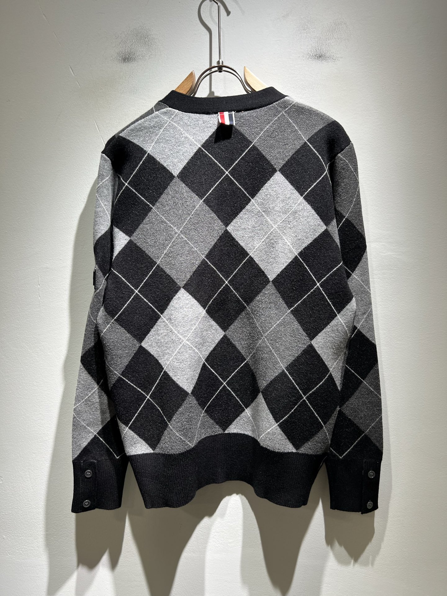 ThomBrow*e汤姆*朗2025秋冬新款男女同款👫针织羊毛开衫，今年的专柜新品，男女同款👫超软羊毛面