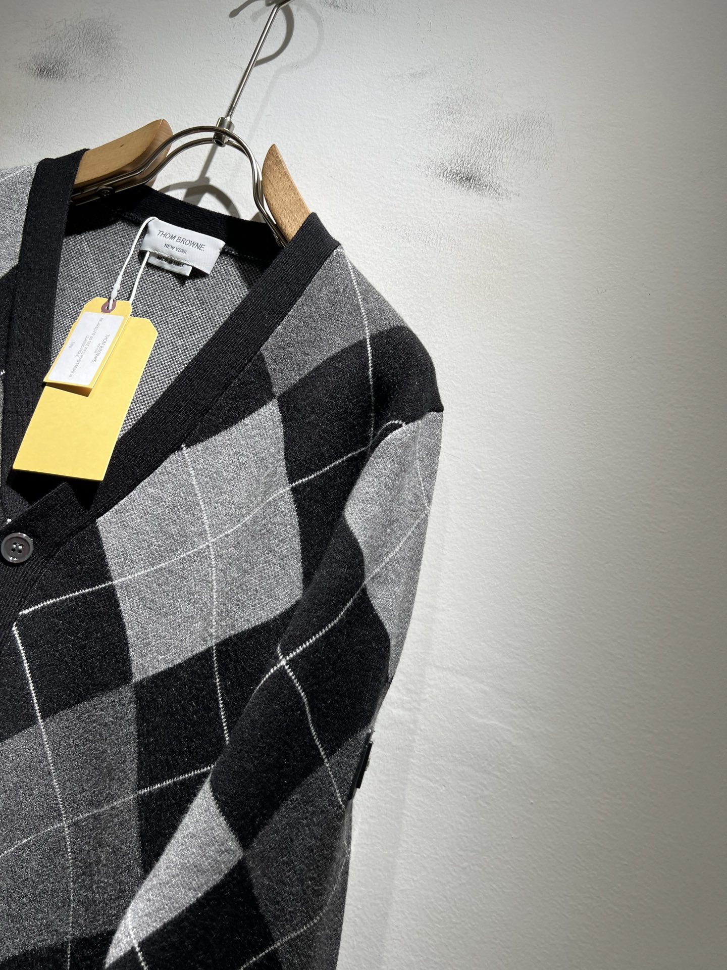 ThomBrow*e汤姆*朗2025秋冬新款男女同款👫针织羊毛开衫，今年的专柜新品，男女同款👫超软羊毛面