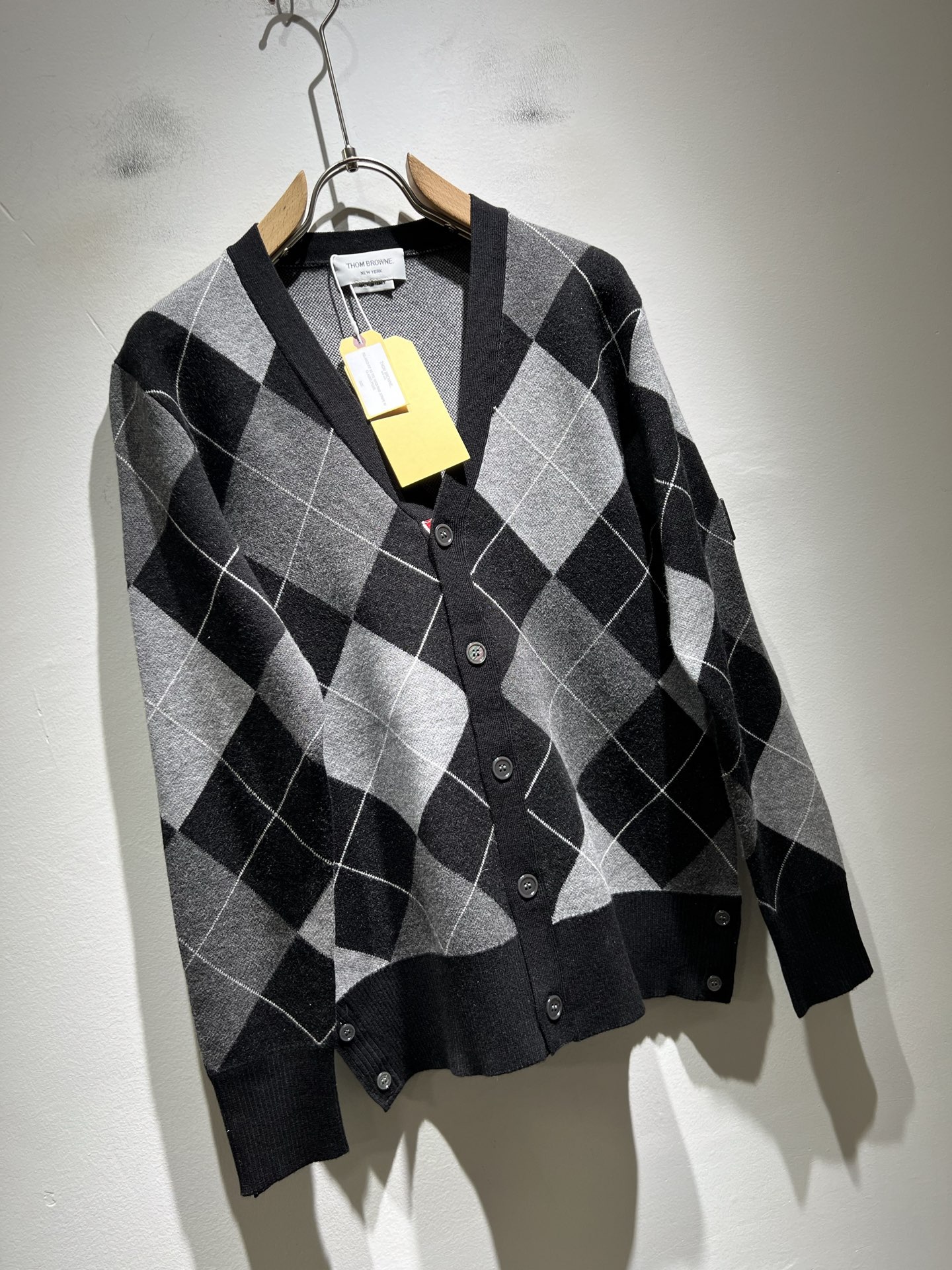 ThomBrow*e汤姆*朗2025秋冬新款男女同款👫针织羊毛开衫，今年的专柜新品，男女同款👫超软羊毛面