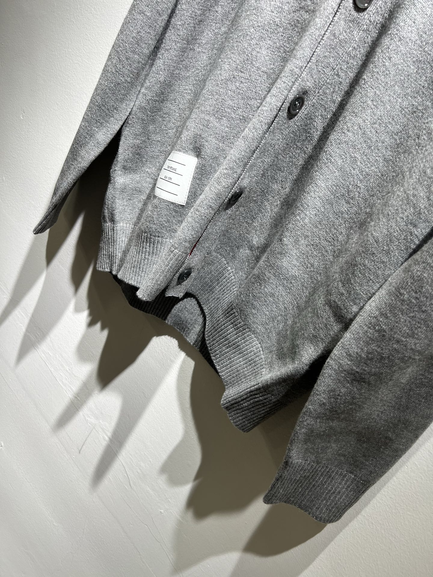 ThomBrow*e汤姆*朗2025秋冬新款男女同款👫针织羊毛开衫，今年的专柜新品，男女同款👫超软羊毛面