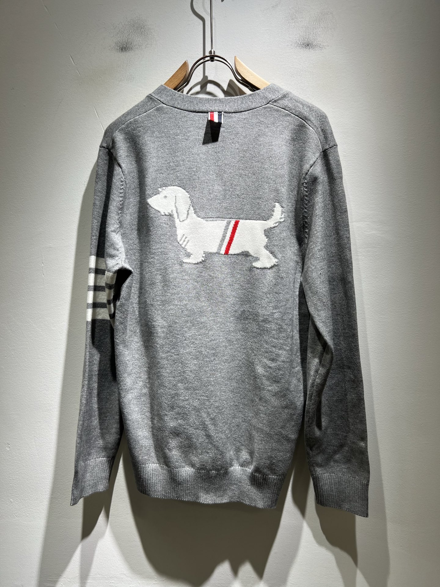 ThomBrow*e汤姆*朗2025秋冬新款男女同款👫针织羊毛开衫，今年的专柜新品，男女同款👫超软羊毛面