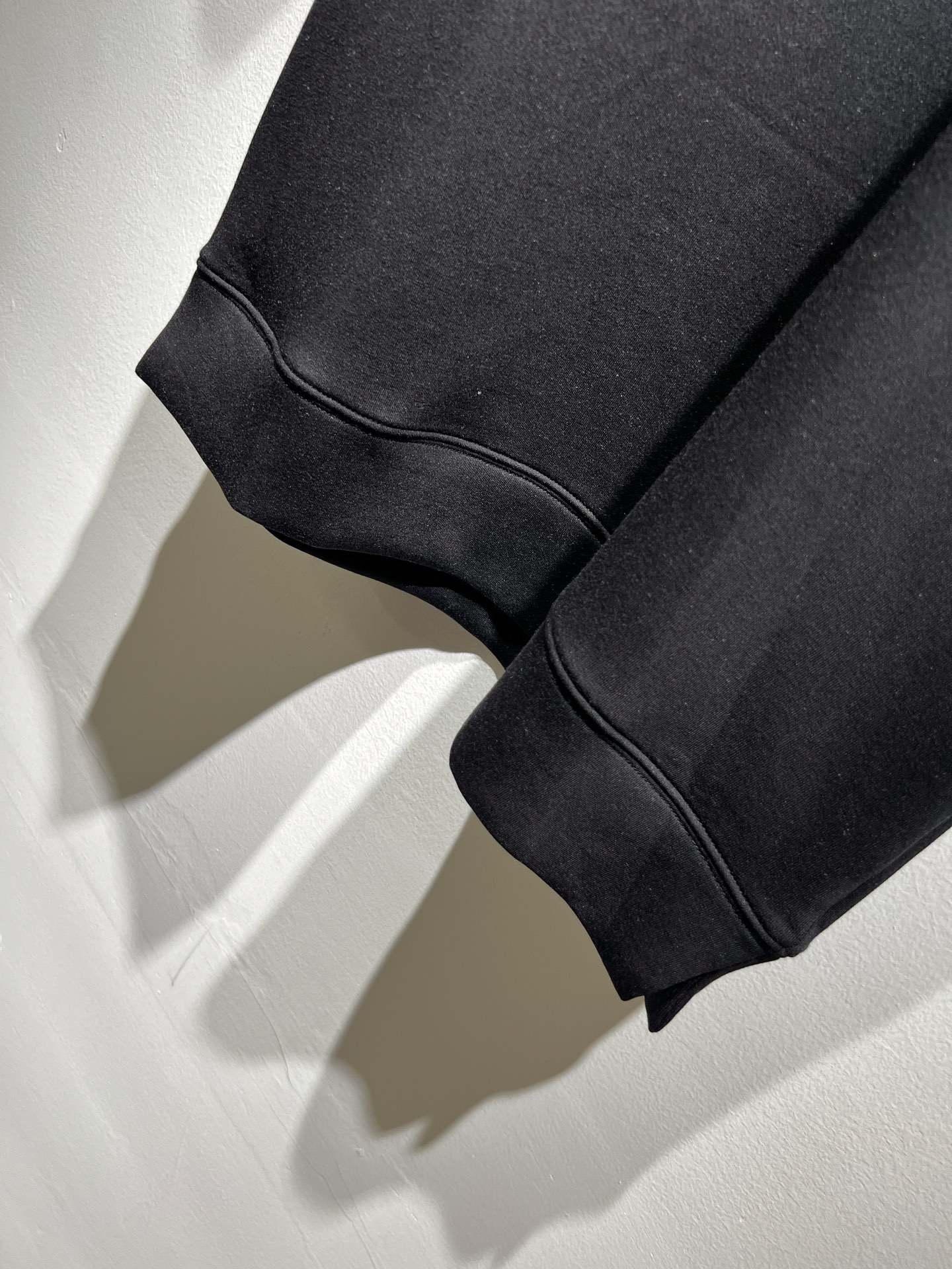 LOE*WE罗*威 2025秋冬男士短袖打底衫，意大利原厂订单渠道，极具个性高级风，标志logo图案刺绣