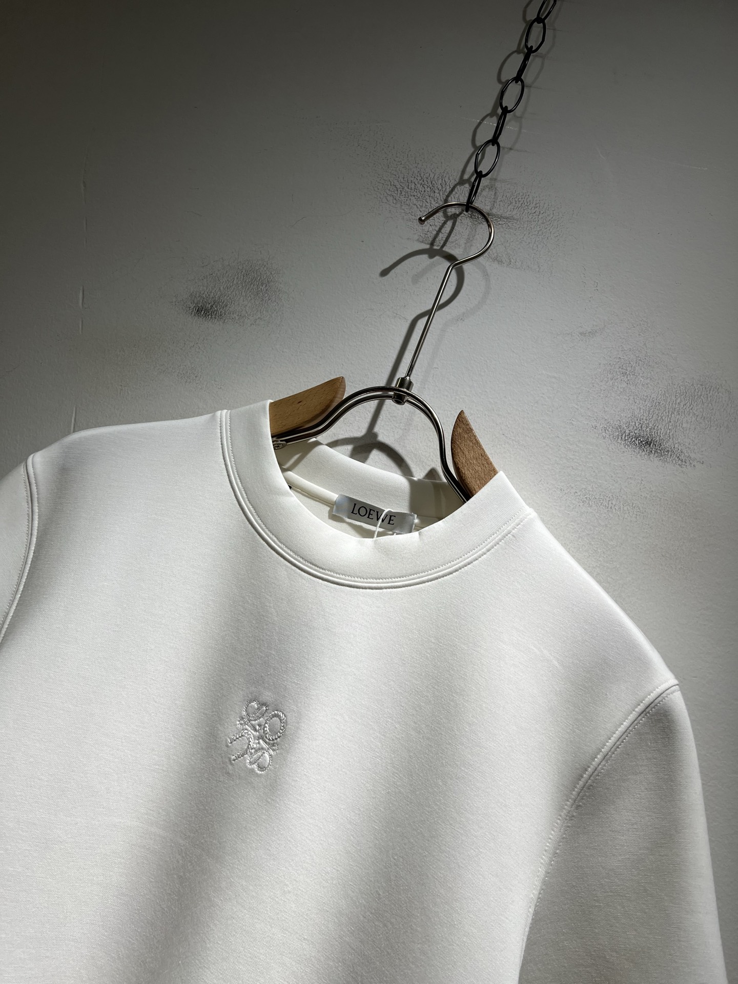 LOE*WE罗*威 2025秋冬男士短袖打底衫，意大利原厂订单渠道，极具个性高级风，标志logo图案刺绣