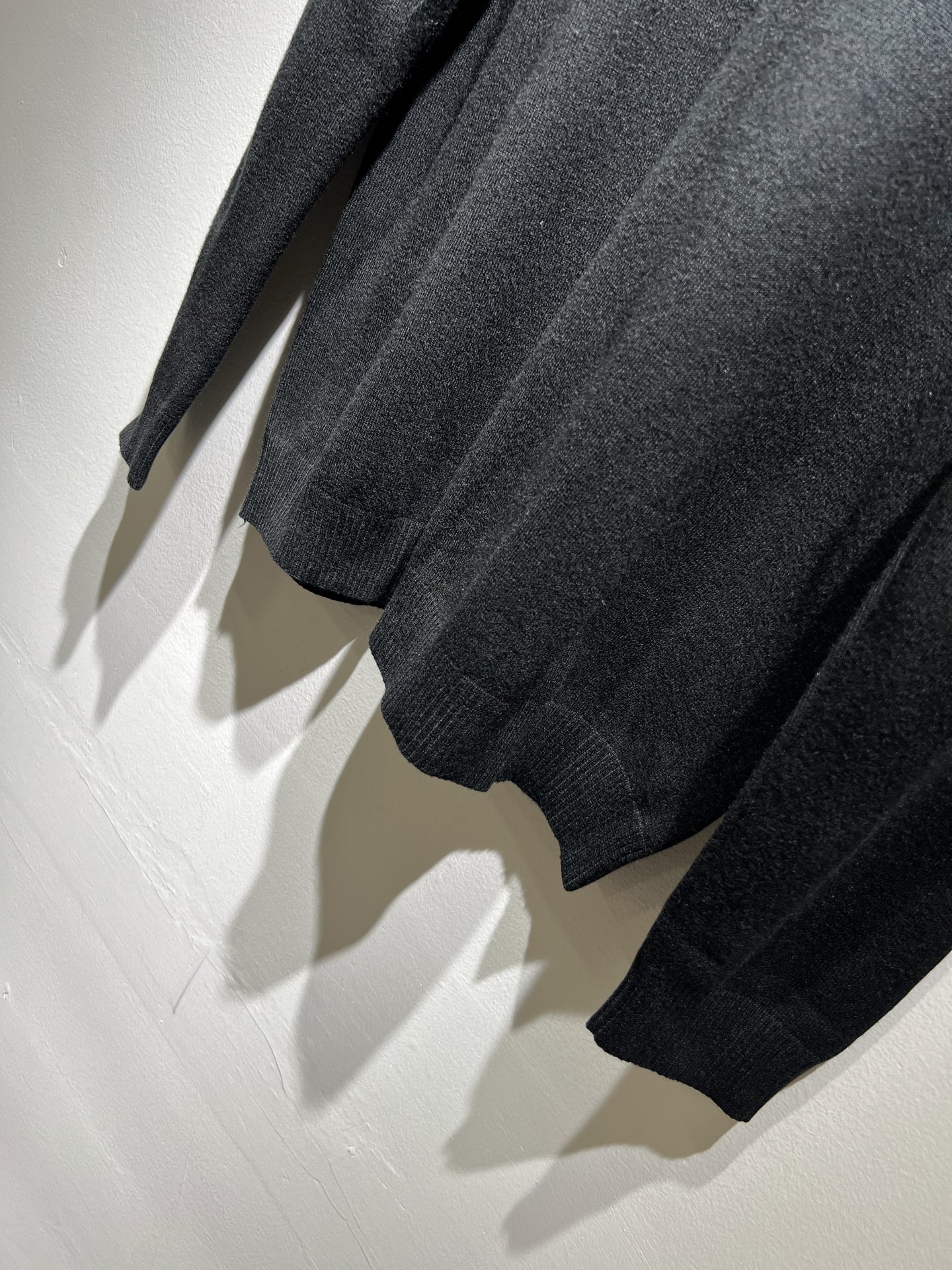 Ferraga*mo菲拉*慕 2025秋冬新款男士针织羊毛衫，采用进口专属针织羊毛面料！！简单菲拉*慕L