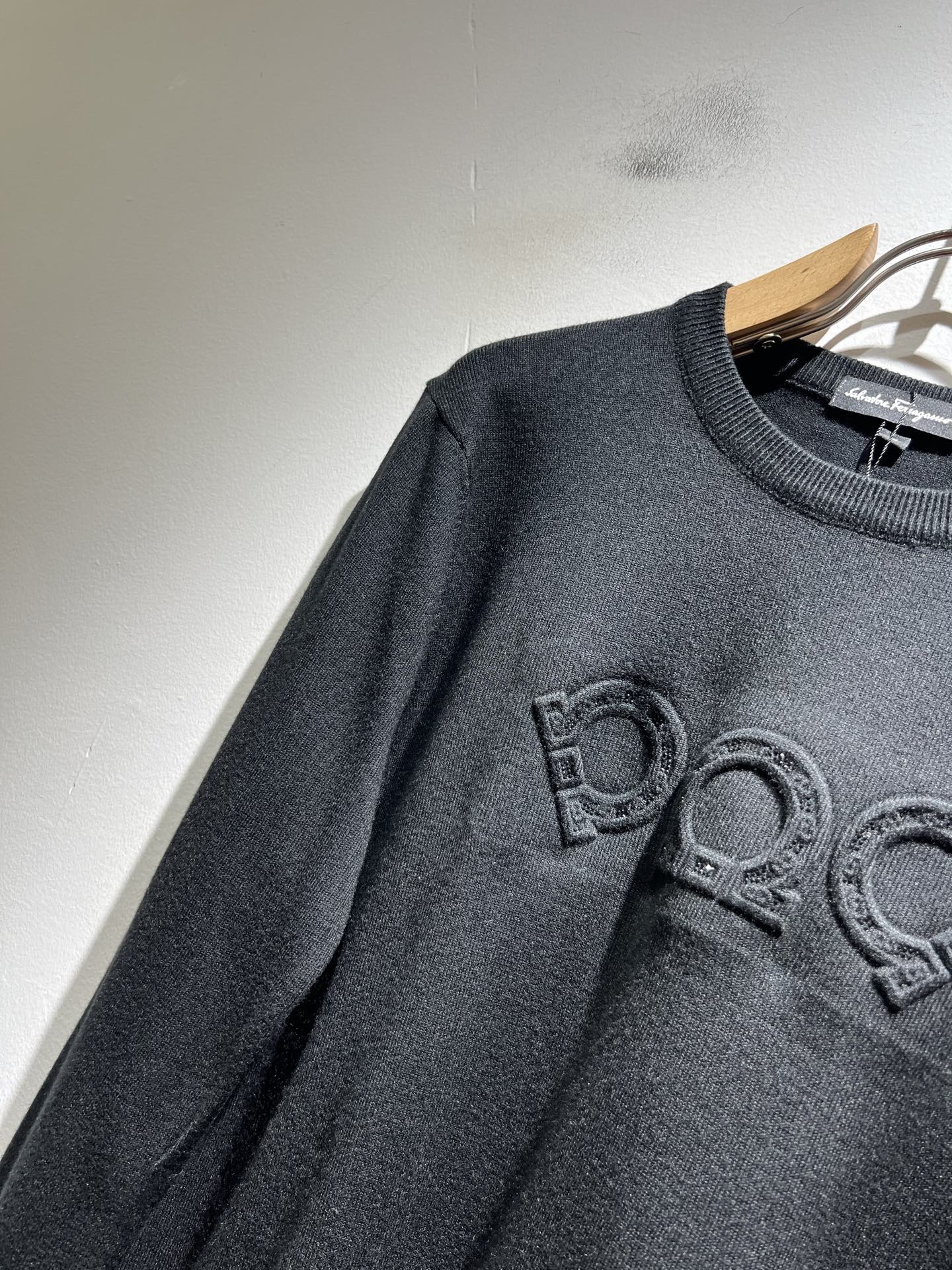 Ferraga*mo菲拉*慕 2025秋冬新款男士针织羊毛衫，采用进口专属针织羊毛面料！！简单菲拉*慕L