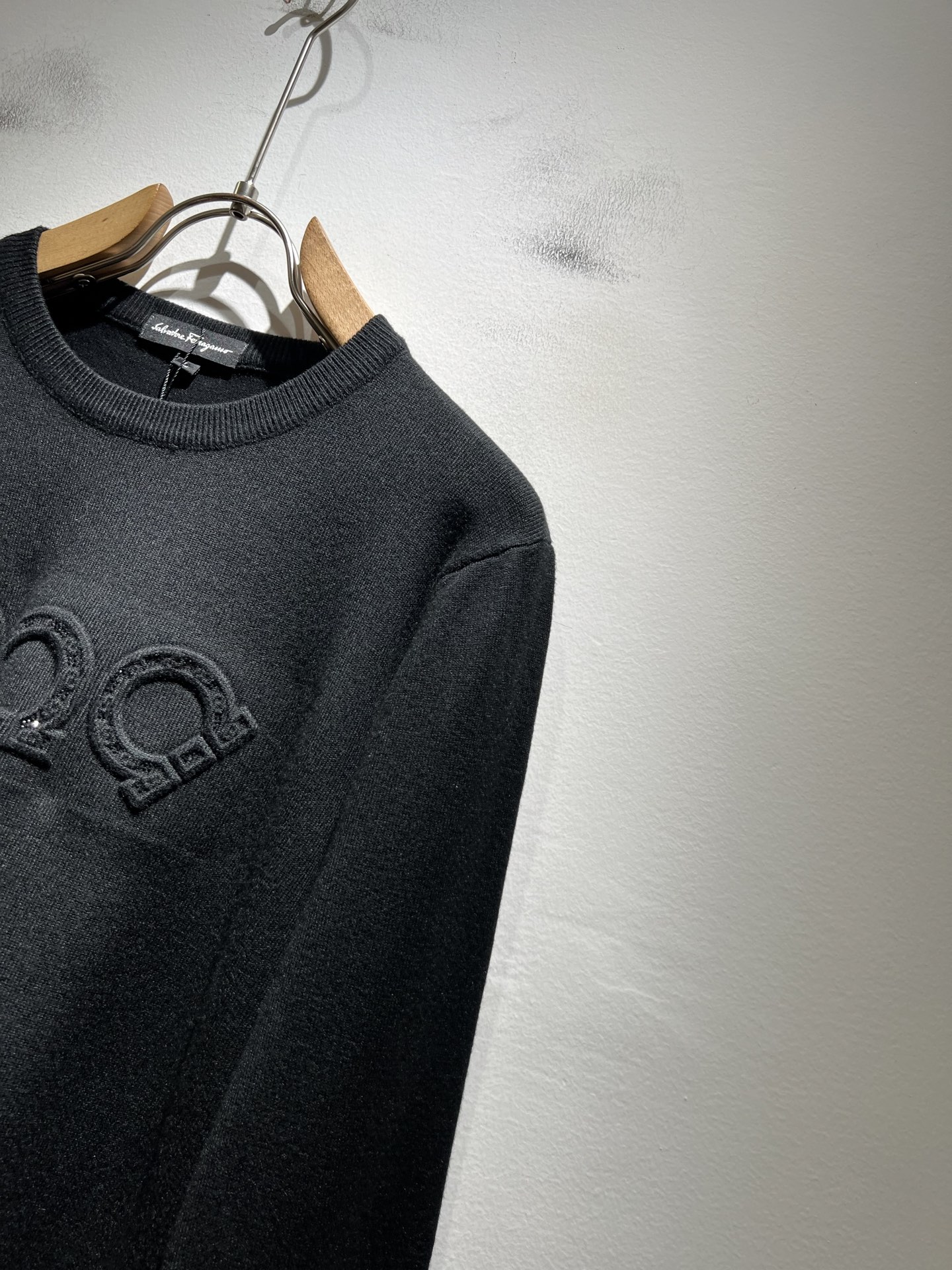 Ferraga*mo菲拉*慕 2025秋冬新款男士针织羊毛衫，采用进口专属针织羊毛面料！！简单菲拉*慕L