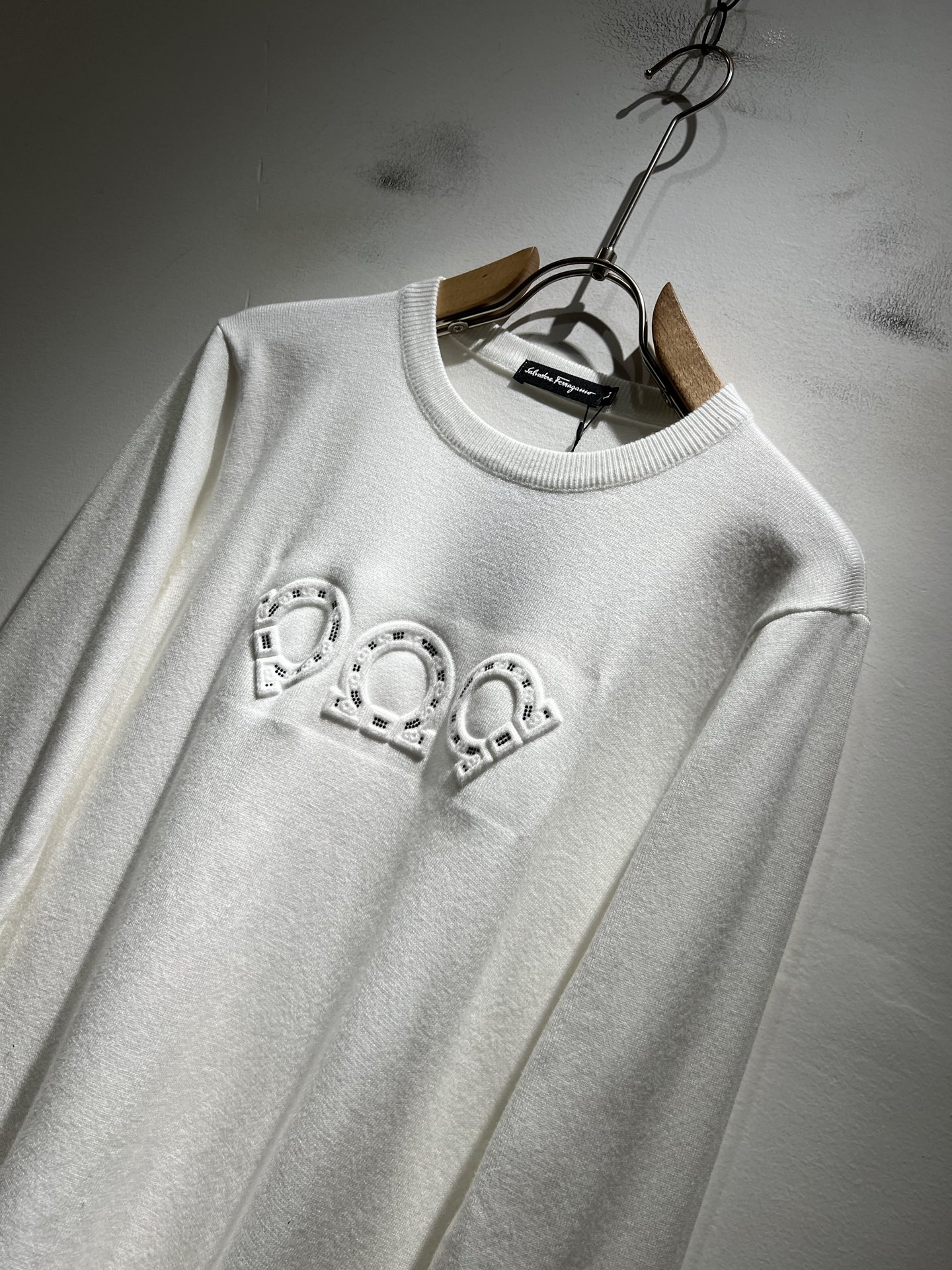 Ferraga*mo菲拉*慕 2025秋冬新款男士针织羊毛衫，采用进口专属针织羊毛面料！！简单菲拉*慕L