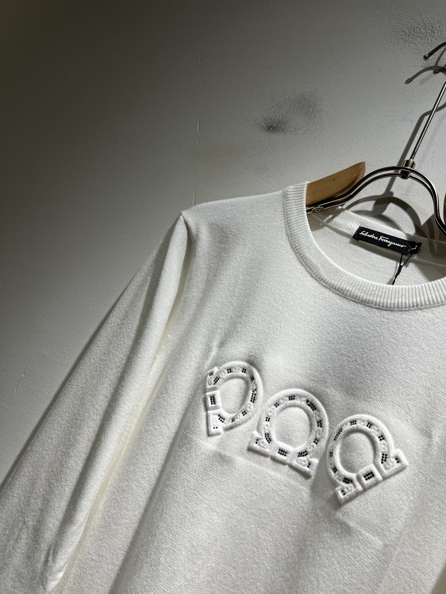 Ferraga*mo菲拉*慕 2025秋冬新款男士针织羊毛衫，采用进口专属针织羊毛面料！！简单菲拉*慕L