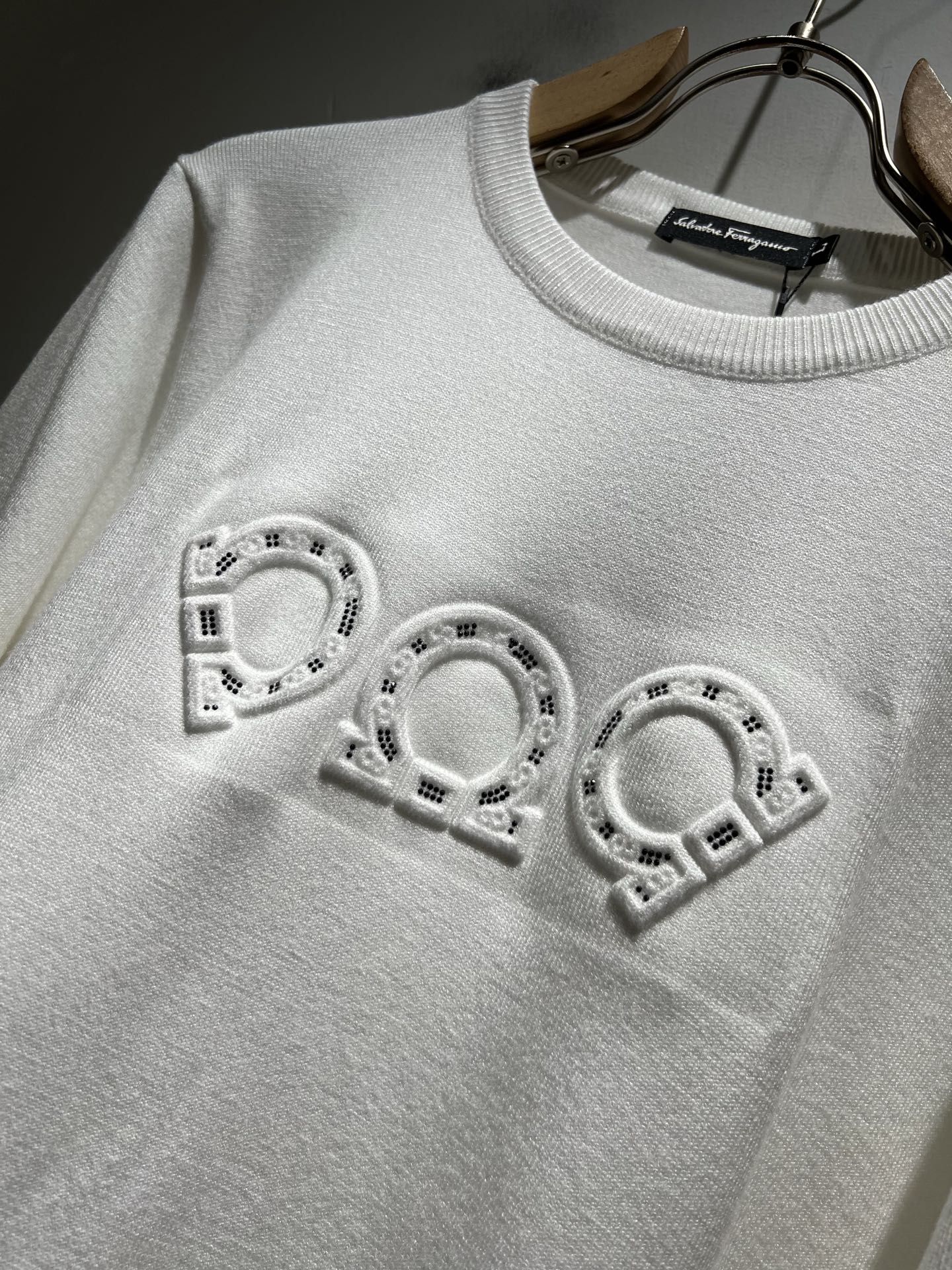 Ferraga*mo菲拉*慕 2025秋冬新款男士针织羊毛衫，采用进口专属针织羊毛面料！！简单菲拉*慕L