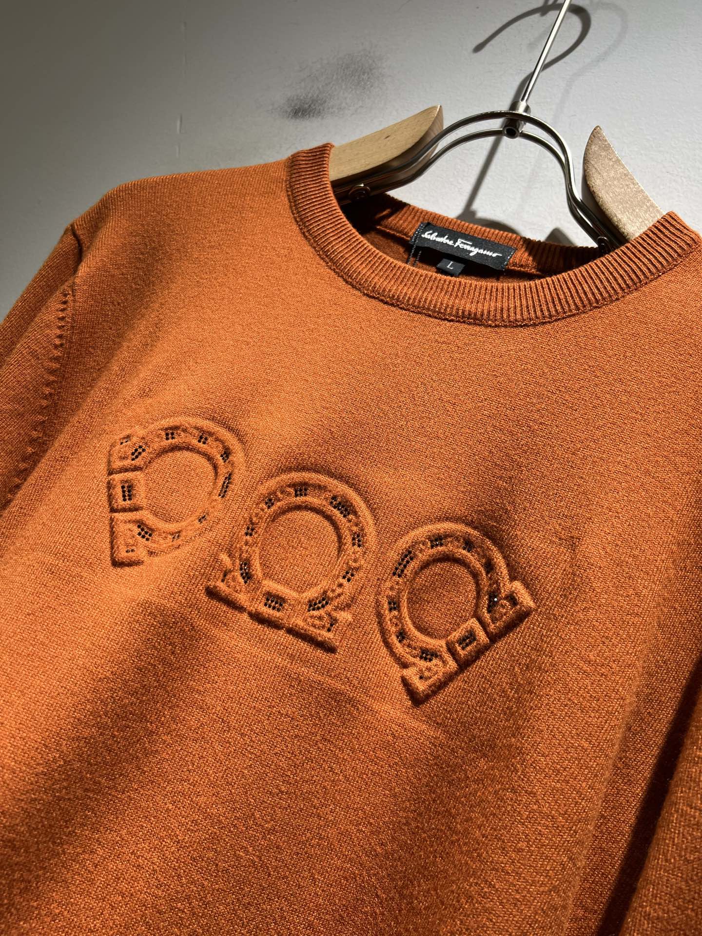 Ferraga*mo菲拉*慕 2025秋冬新款男士针织羊毛衫，采用进口专属针织羊毛面料！！简单菲拉*慕L