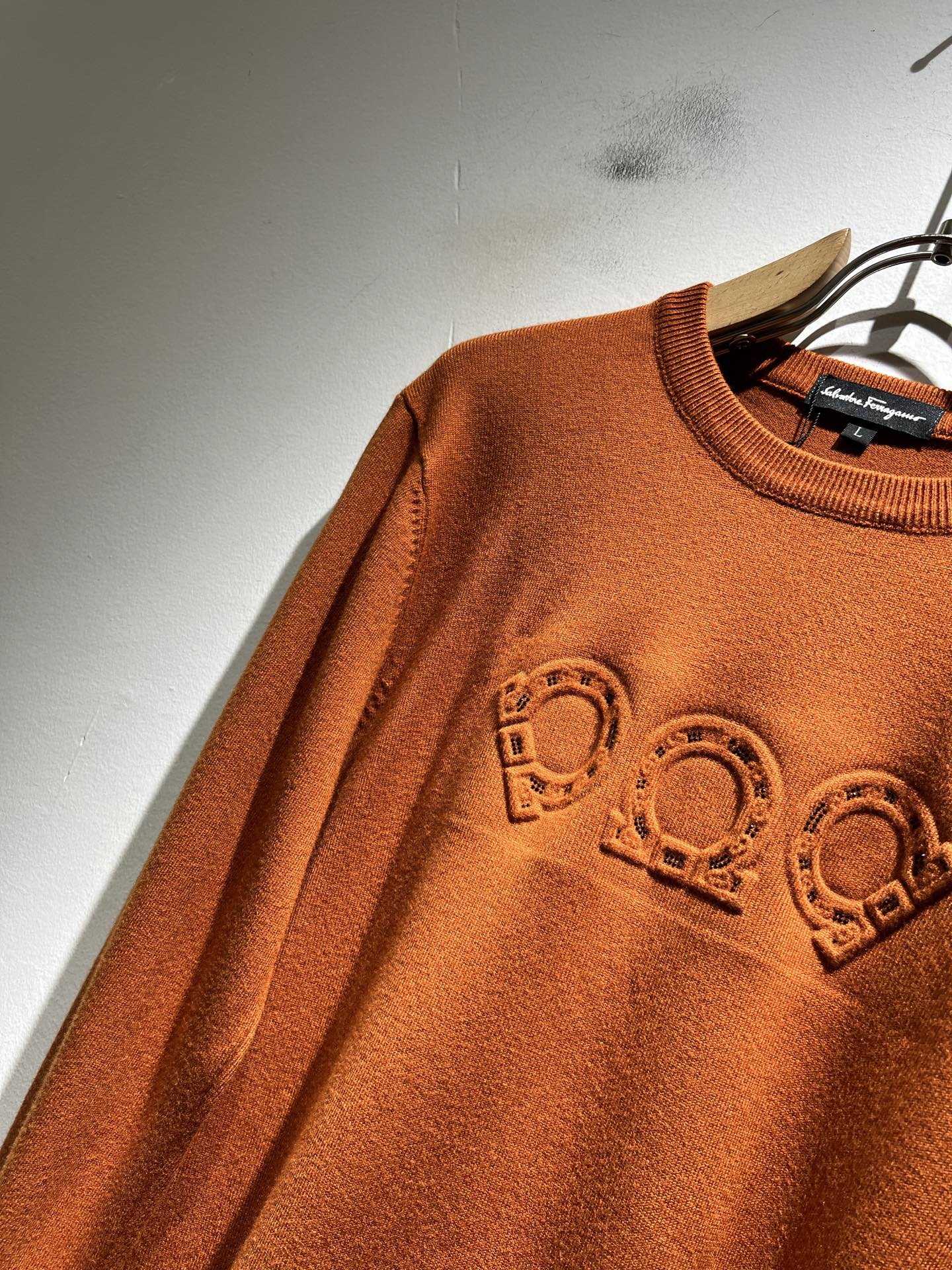 Ferraga*mo菲拉*慕 2025秋冬新款男士针织羊毛衫，采用进口专属针织羊毛面料！！简单菲拉*慕L