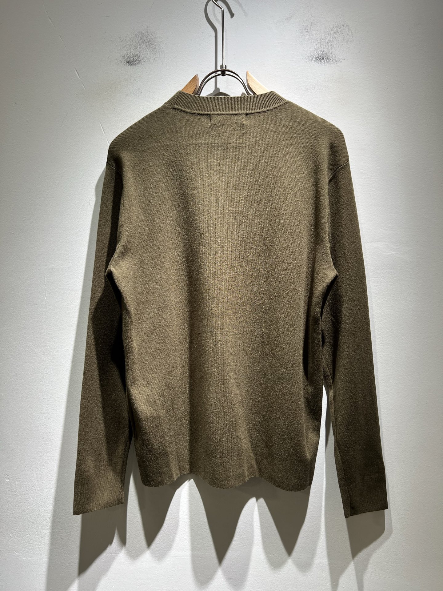 Dolce&Gabba*a 杜嘉*纳2025秋冬新款针织羊毛衫，专柜同步发售！定制专属羊毛面料，胸前字母